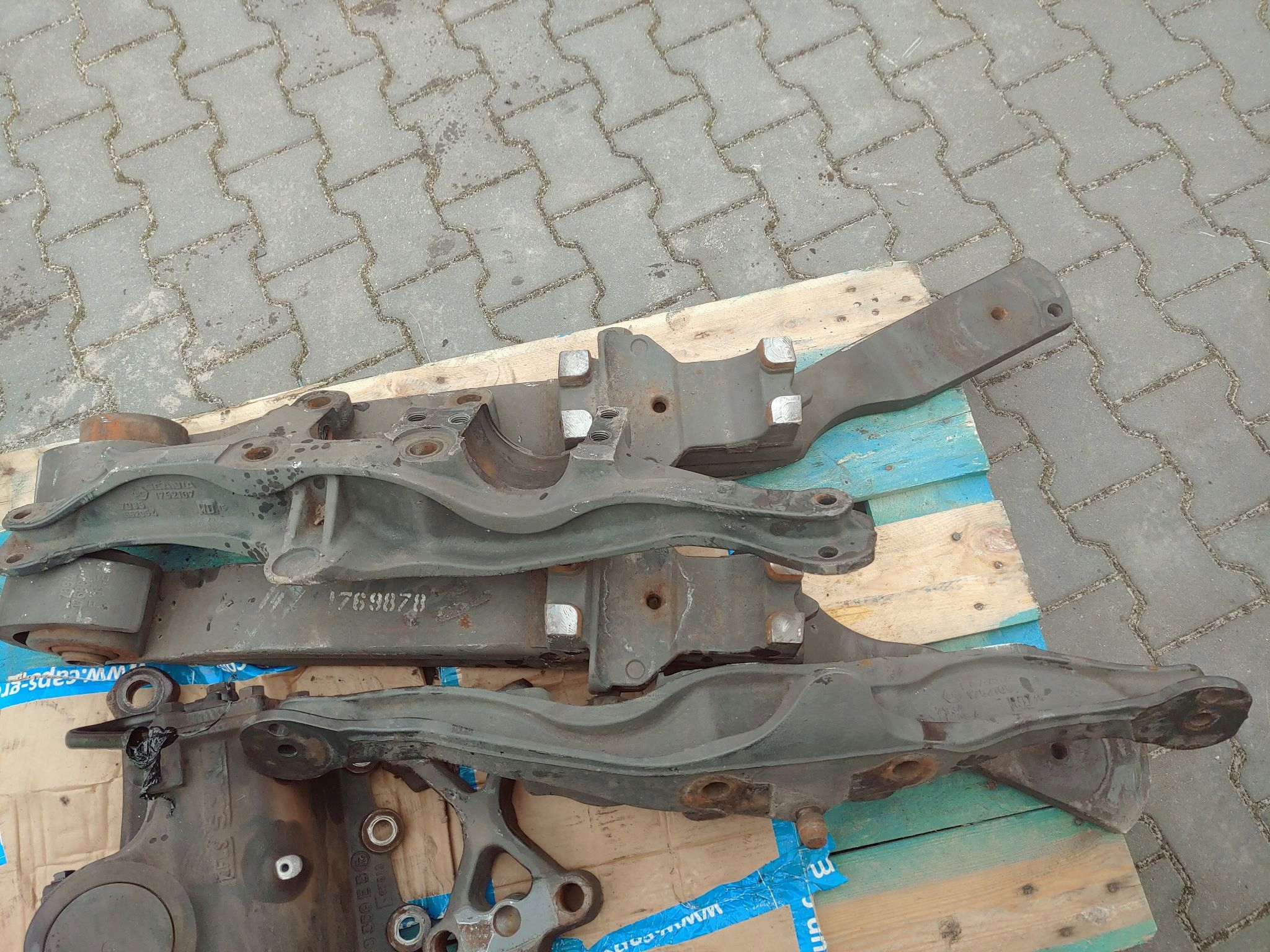 SCANIA MOCOWANIE PODUSZEK DELFIN 1752108