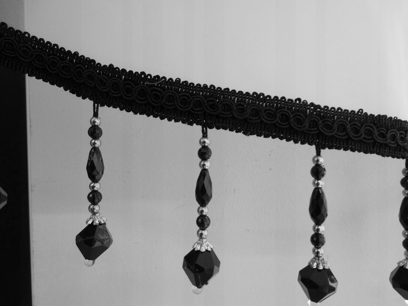 Mg Záclona Voál oblouk korálky 01 Černé stříbrné dlouhé 400x155