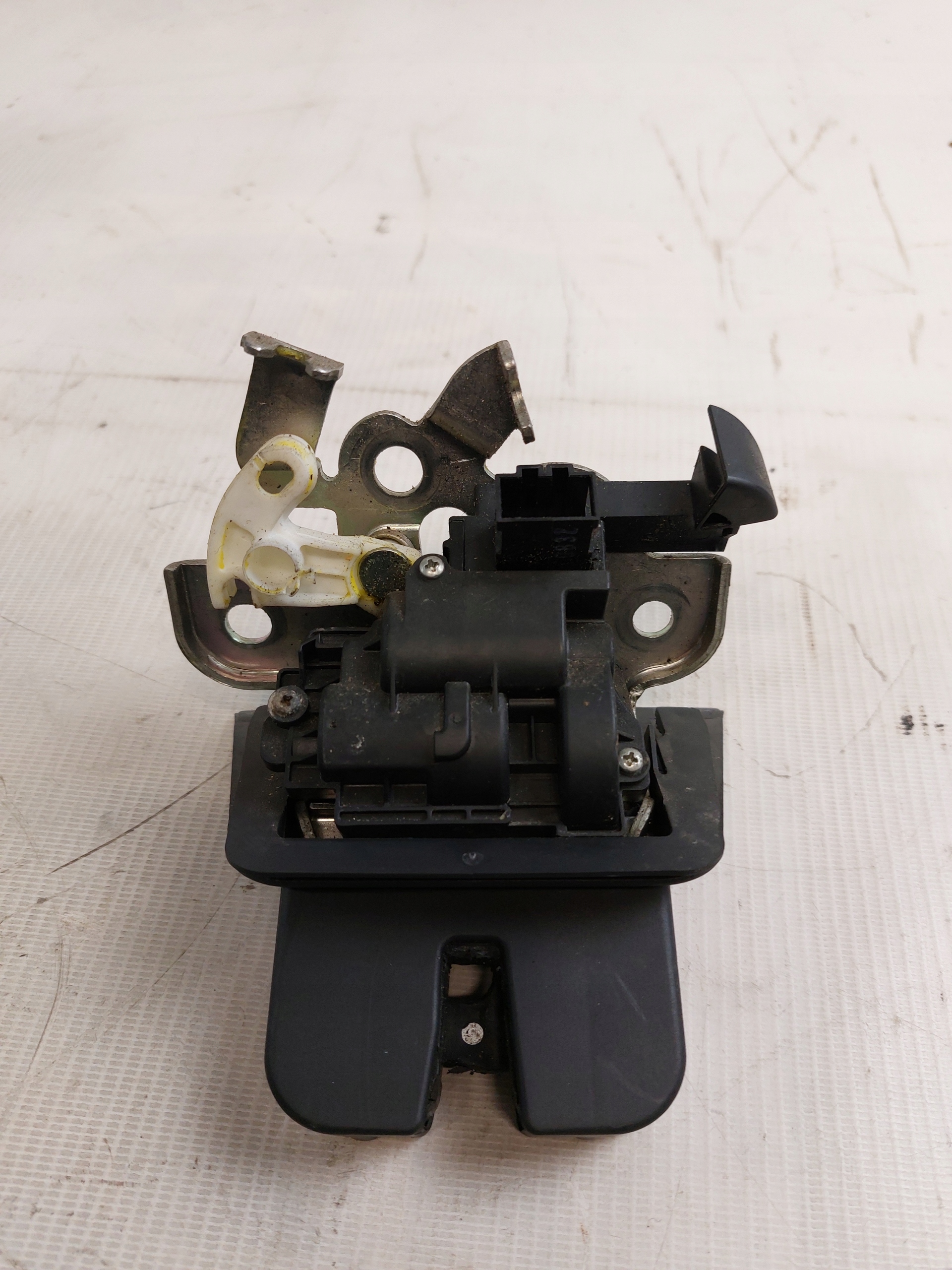lock bonnet boot AUDI A4 B8 KOMBI 4 PIN