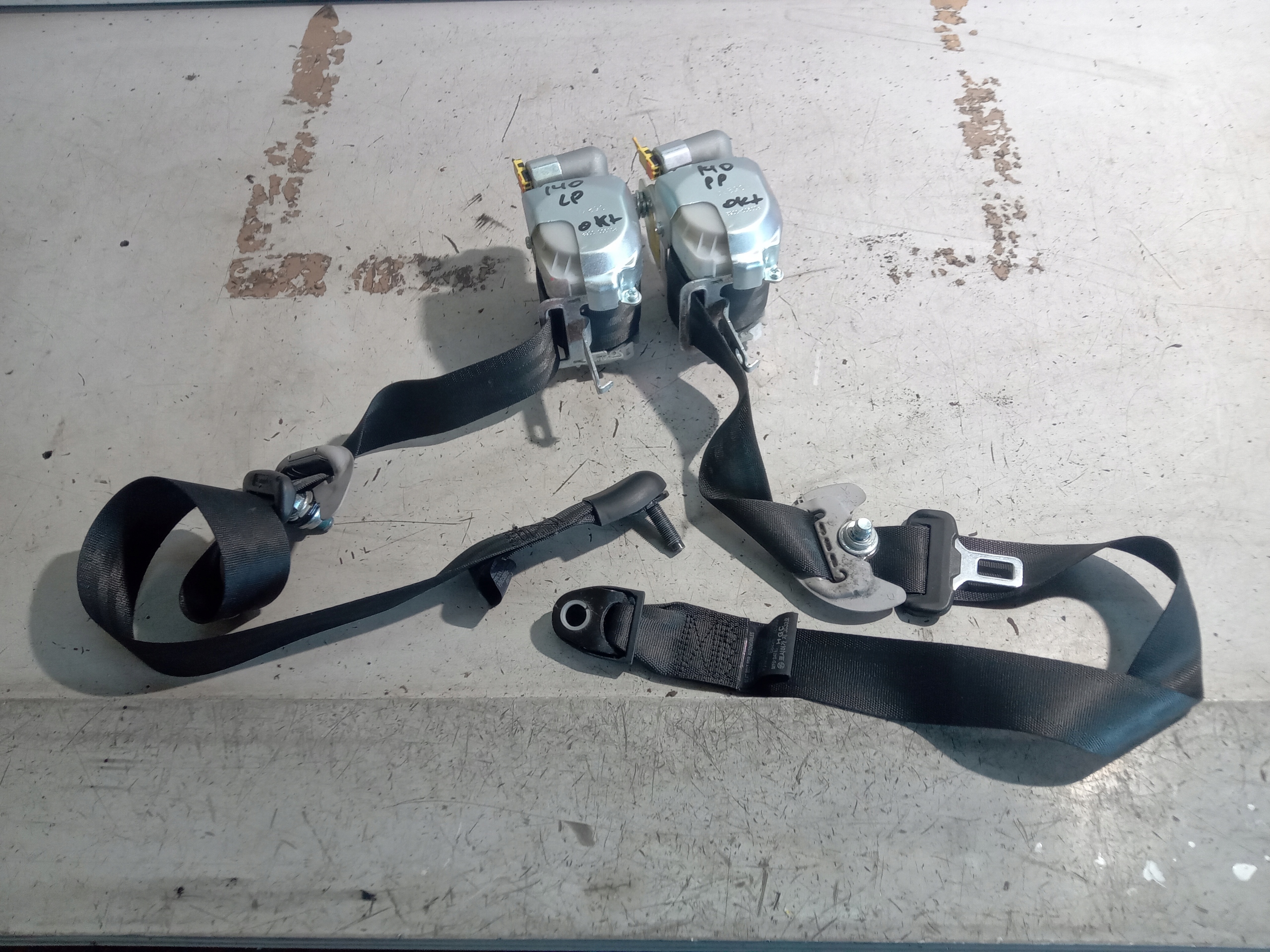 88810-3Z000RY 88820-3Z000RY - HYUNDAI i40 ремень натяжитель левый правый передний