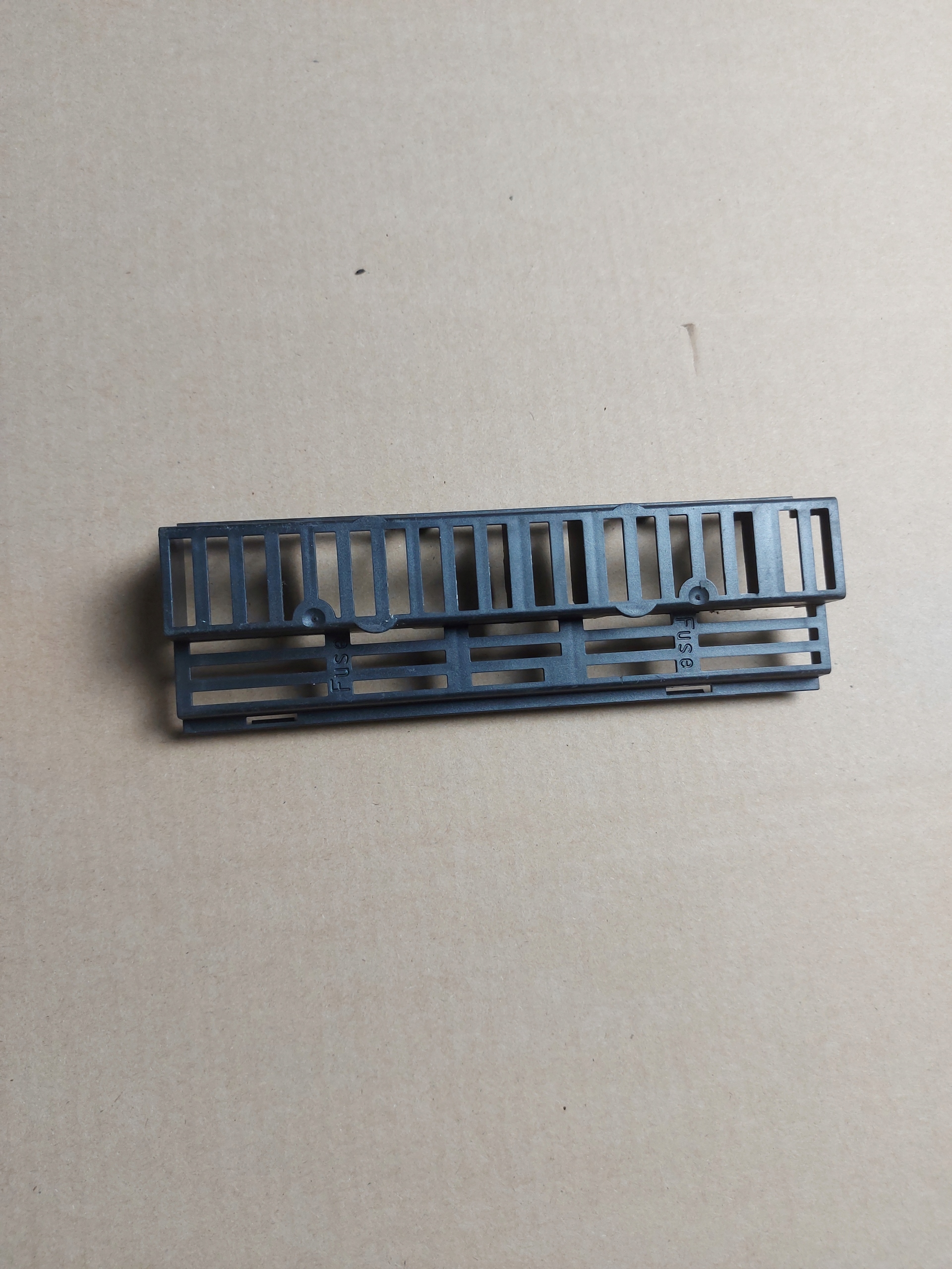 cover spoiler compartments fuse MERCEDES W211