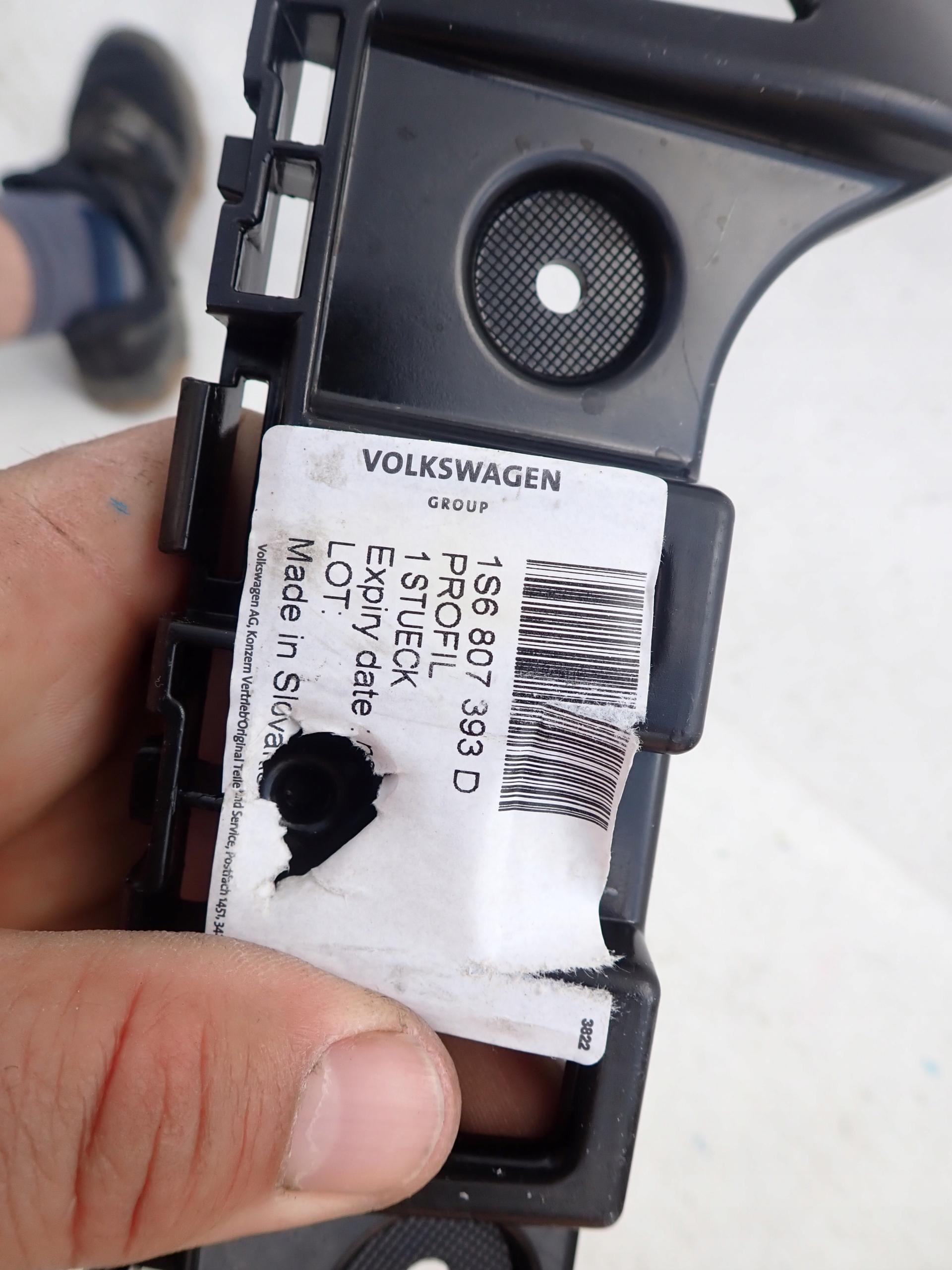 VW UP bumper bracket left rear part