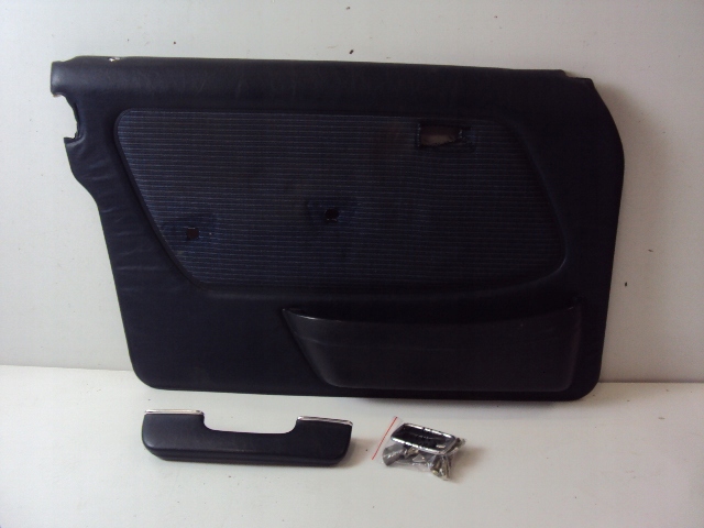 Обивка передней левой двери MERCEDES W123 универсал