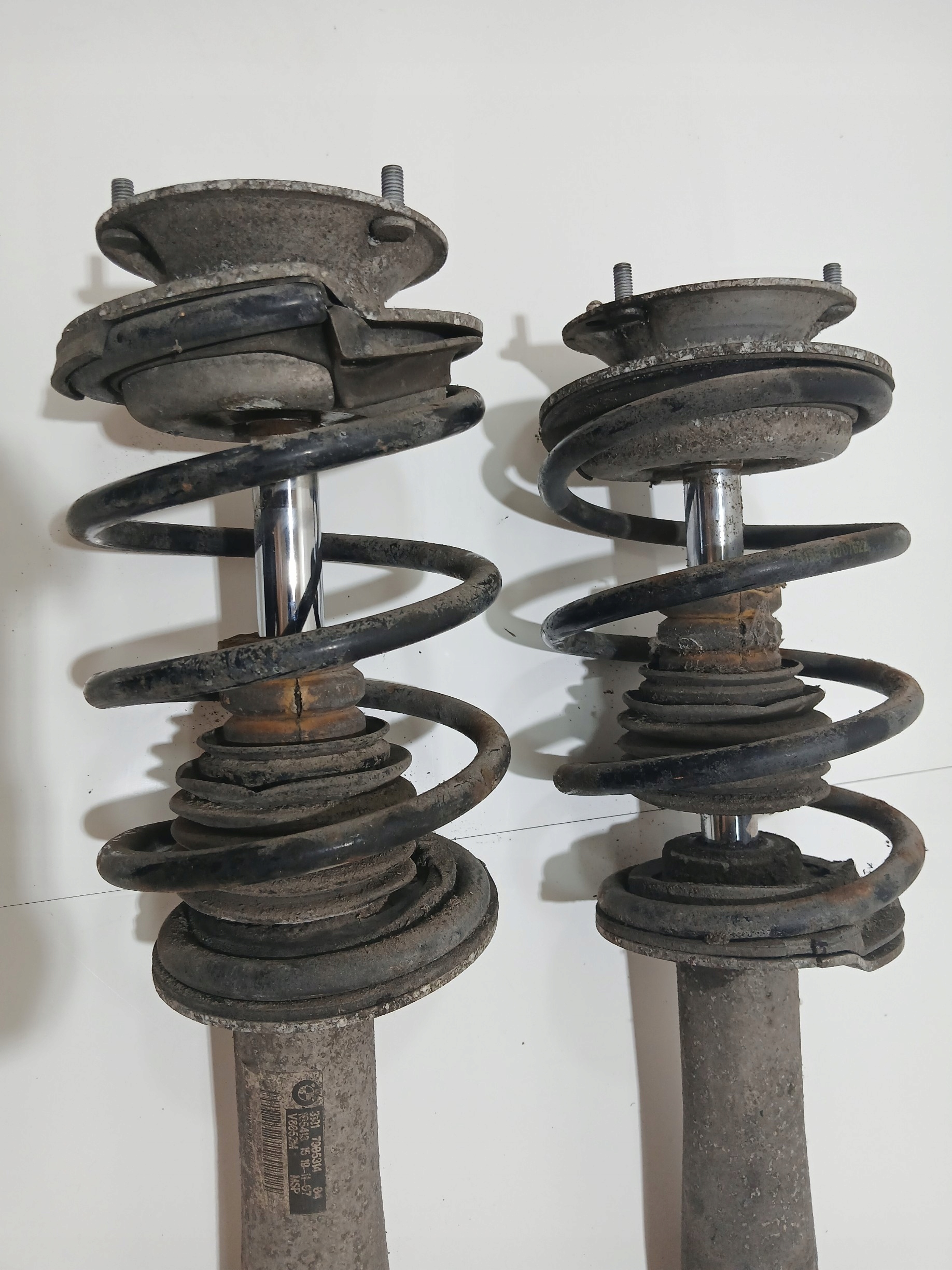 shock absorbers front BMW E60 E61 306D3 3.0D 7905313 (4642118) KOMPLET