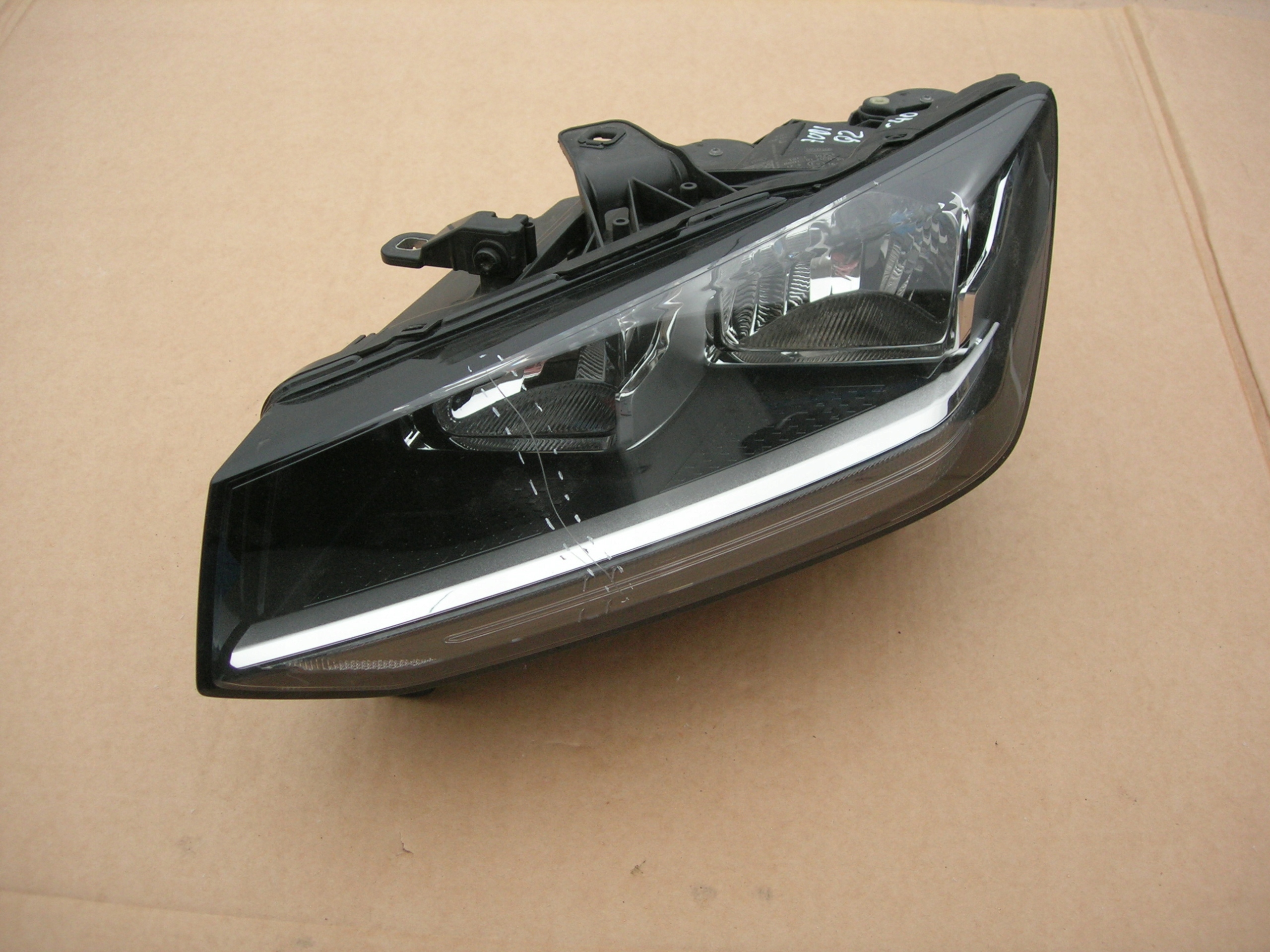 ФАРА ЛЕВЫЙ AUDI Q21a941003 В-ОГО