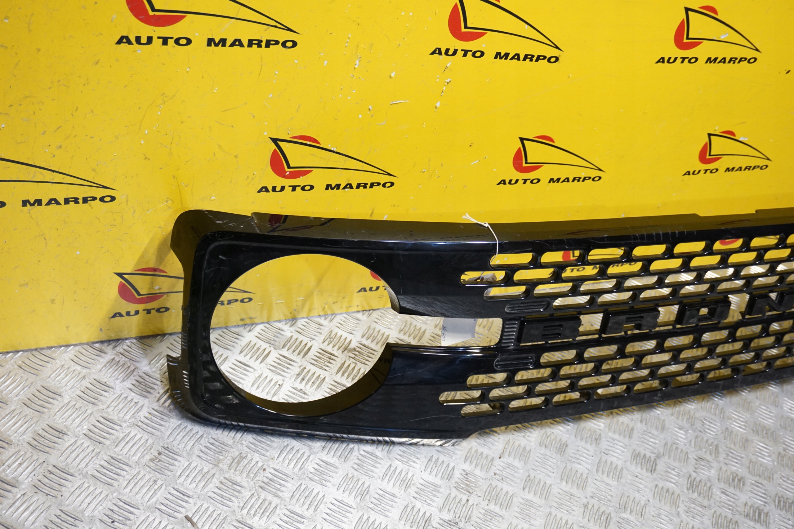 FORD BRONCO 2021 - 2023 Atrapa Przód Grill M2DZ 8200 Producent części Ford OE