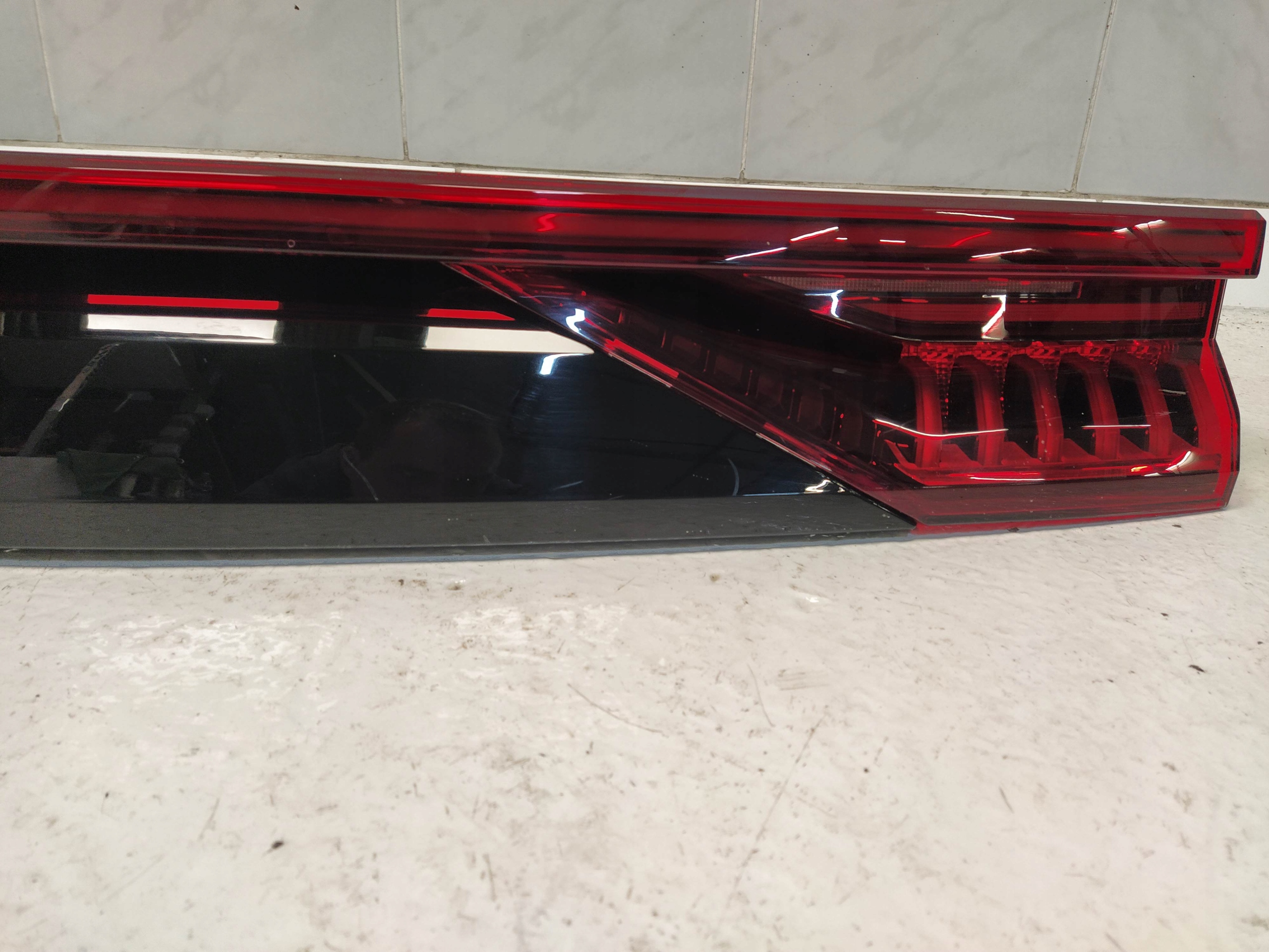AUDI Q8 4M8 light lights rear part rear cap bonnet