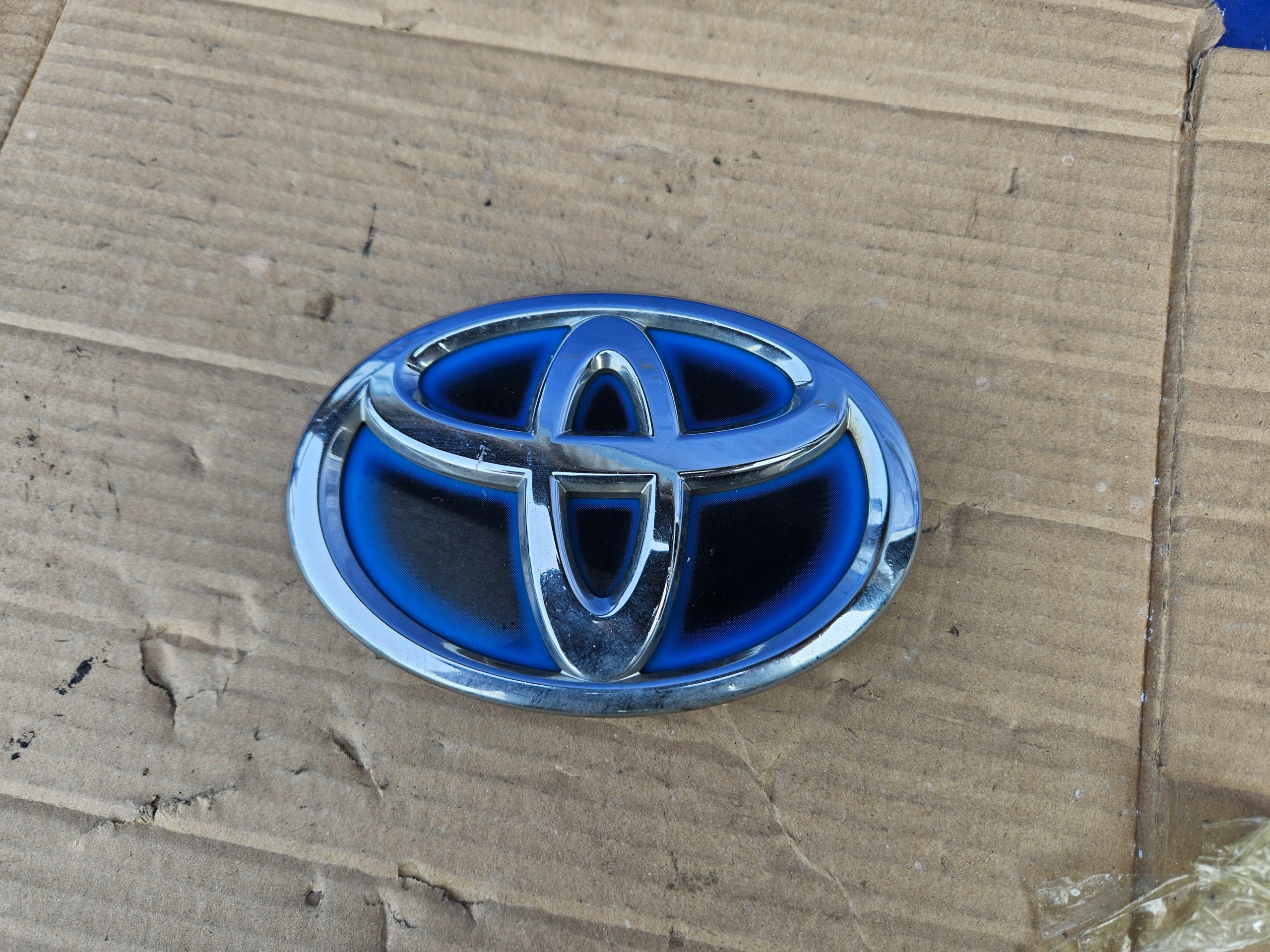 Toyota Prius III 09-12 logo znaczek emblemat