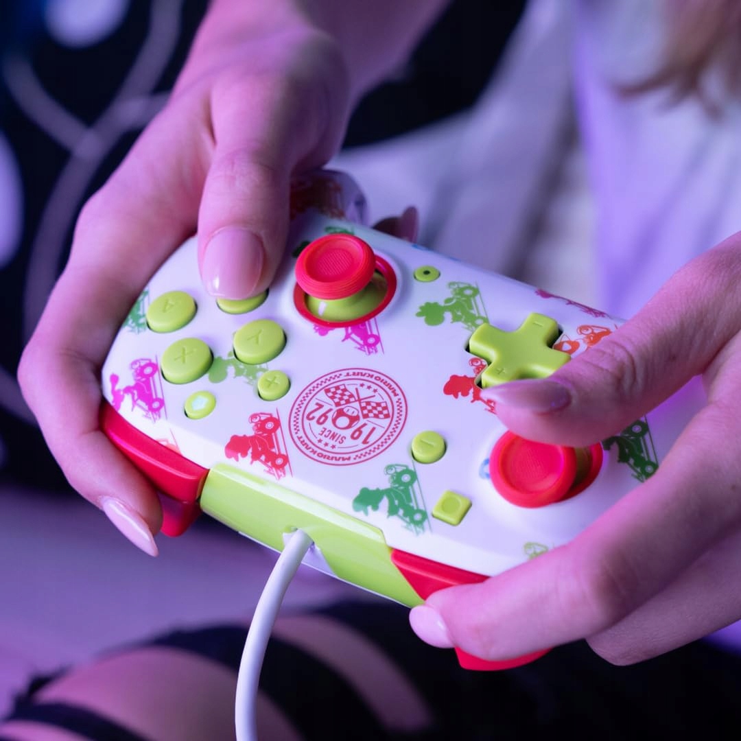 Pad przewodowy do konsoli Nintendo Switch wielokolorowy