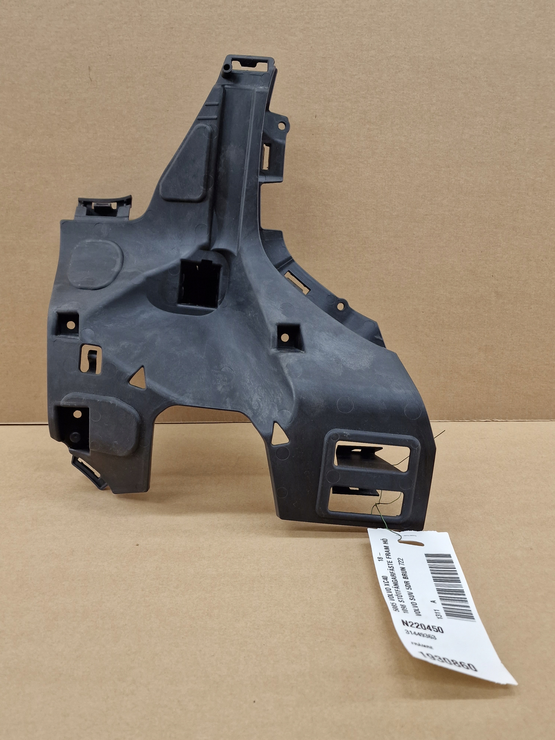 0539 31449363 - ПРАВОЕ КРЕПЛЕНИЕ БАМПЕРА VOLVO XC40