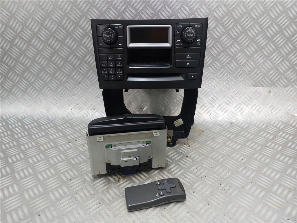 Radio CD wyświetlacz pilot Volvo XC90 I 30679465 30656245 2002-2006r