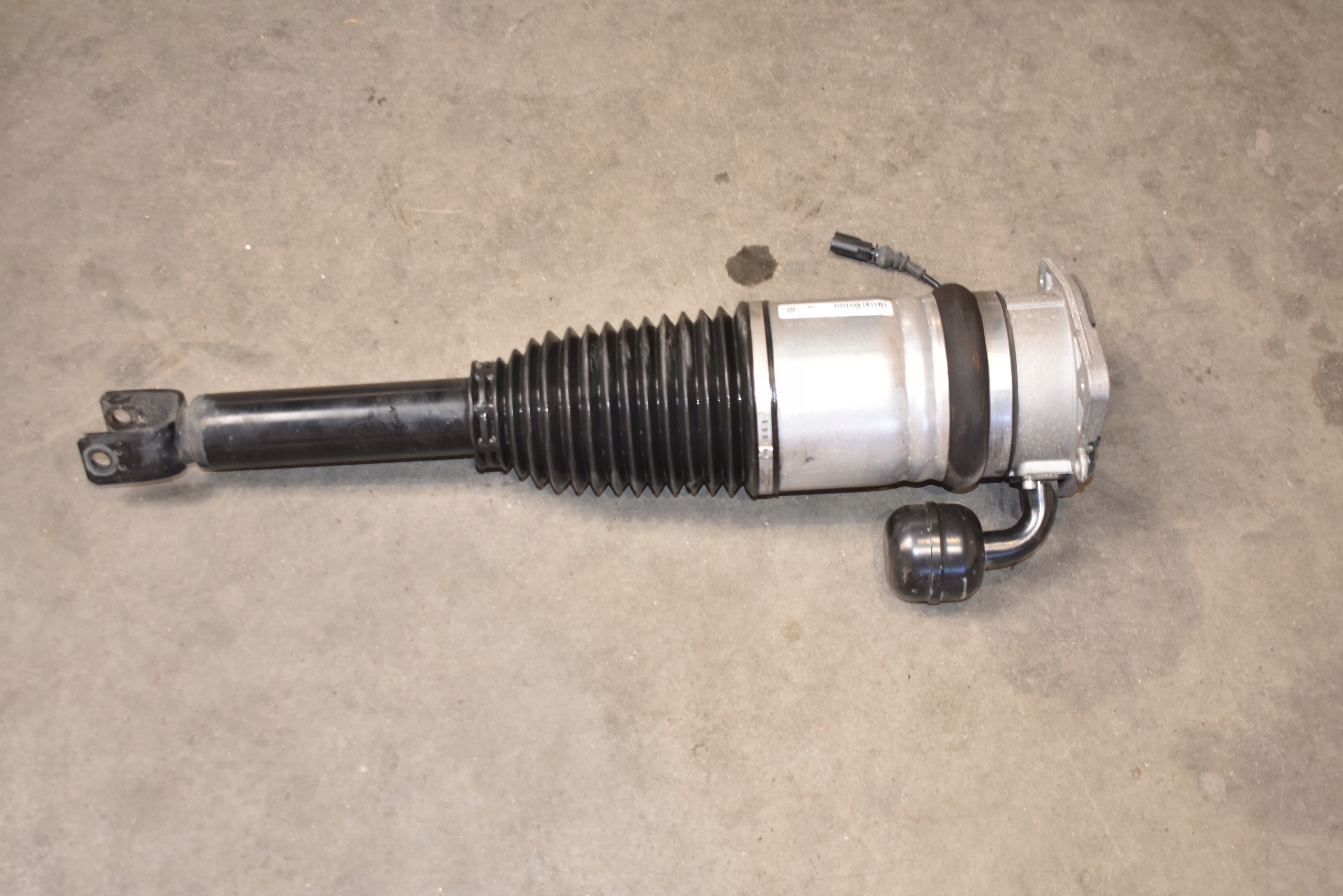 IDEALNY shock absorber rear part rear left BENTLEY FLYING SPUR 15R. 1