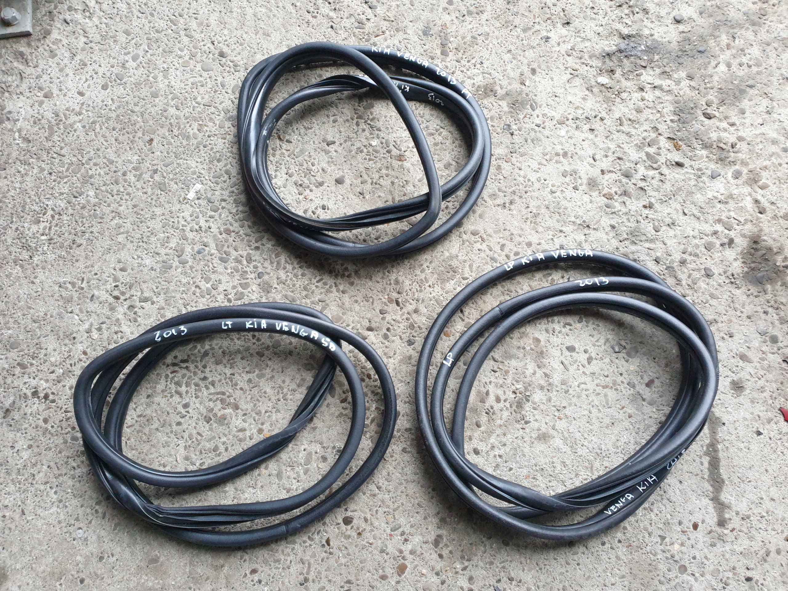 gasket door KIA VENGA 2009