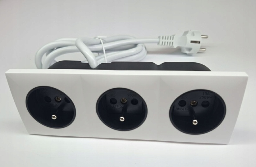 Elektrická zásuvka trojitá, bílá, 3x230 V, zasouvací nábytkový port