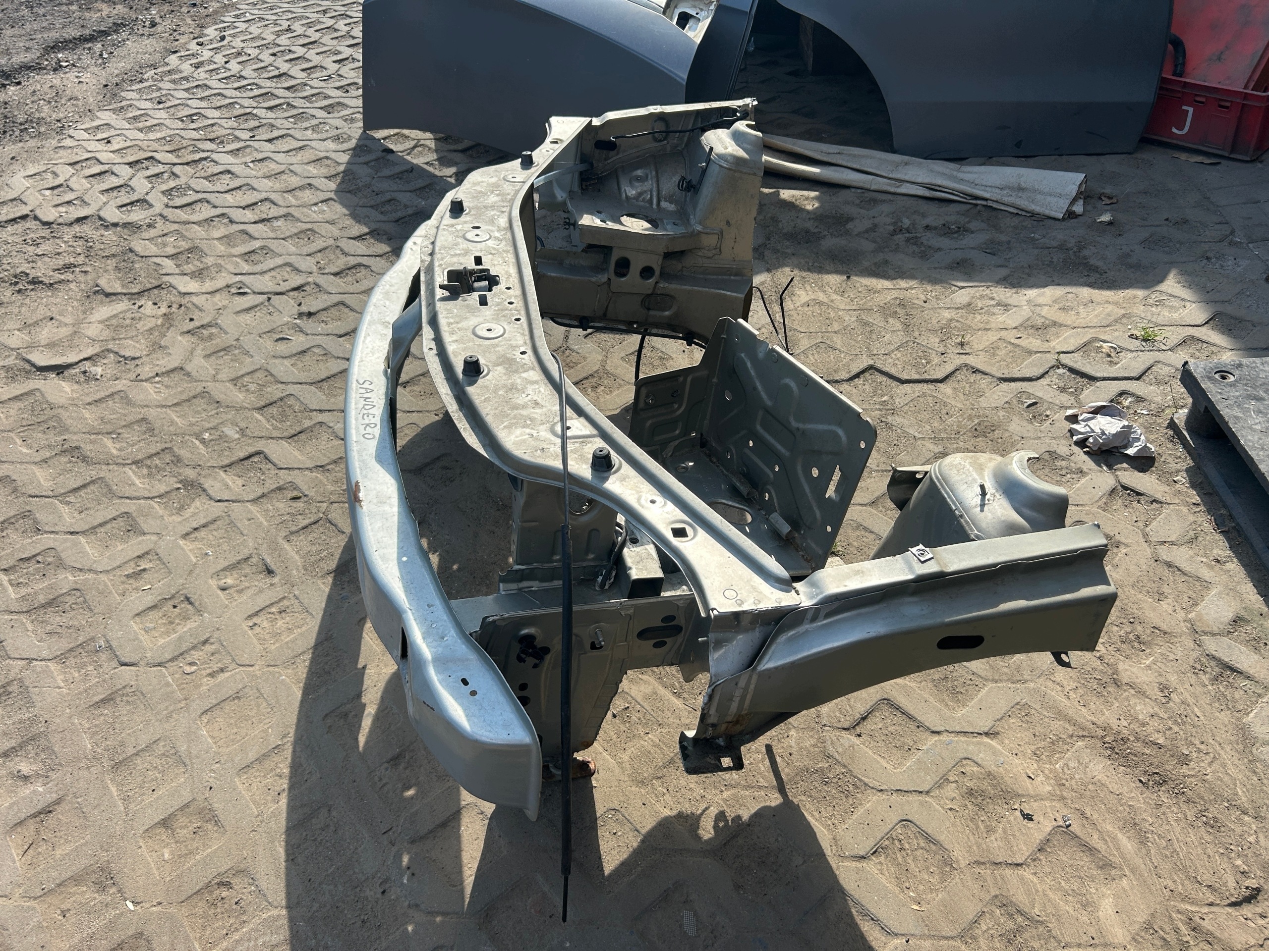 DACIA SANDERO and support panel for radiators complete pillar