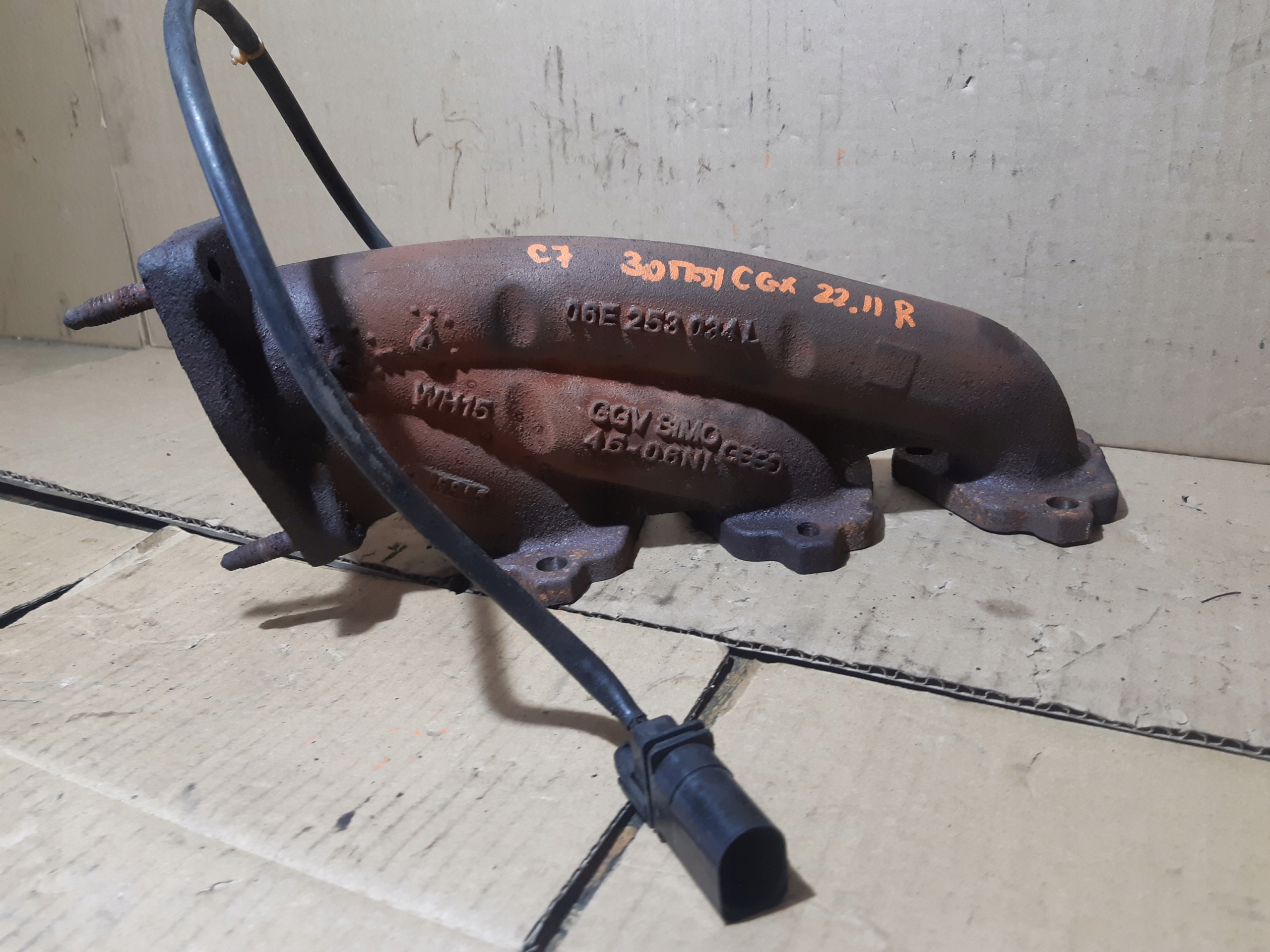 AUDI A6 C7 3.0 TFSI exhaust manifold right 06E253034L