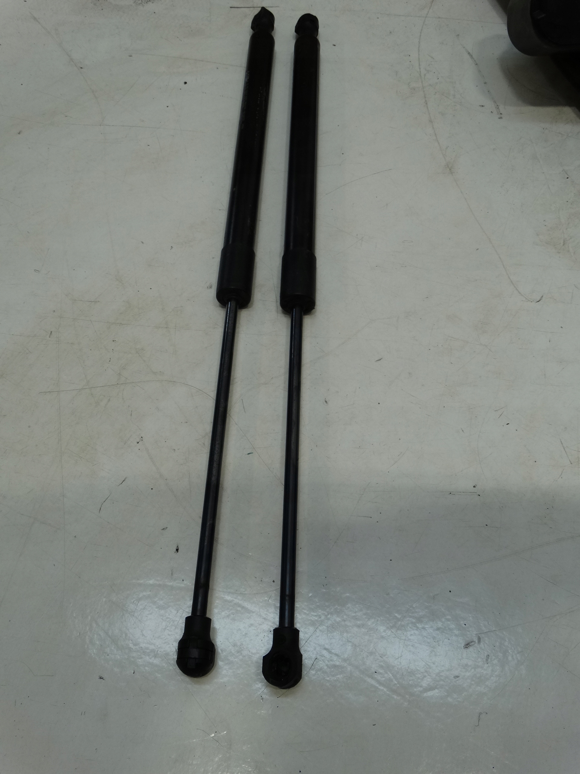 damper bonnet boot CITROEN C4 III 20R. 9831083780