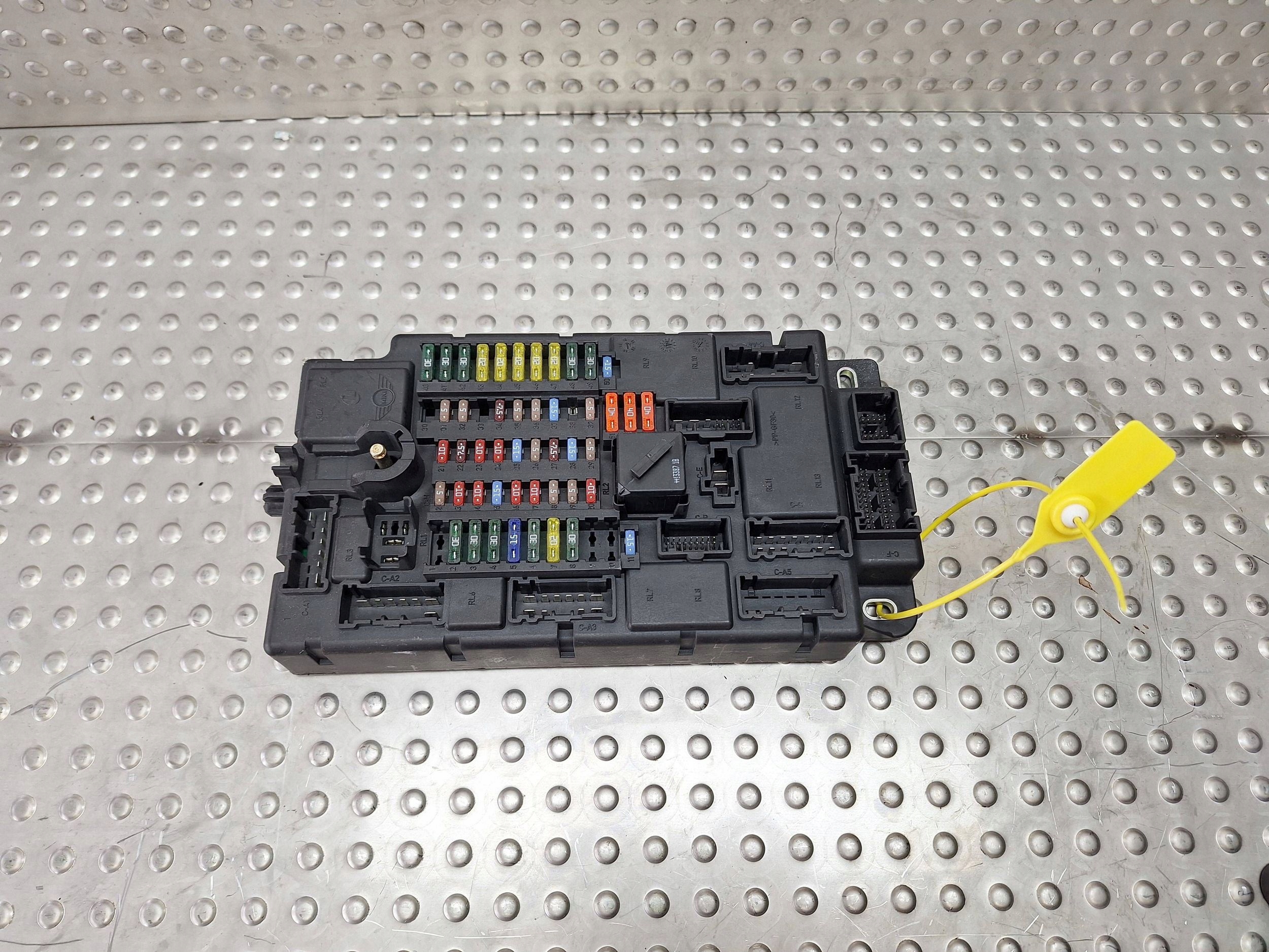 блок предохранителей 3457413 MINI COOPER R56 06-13