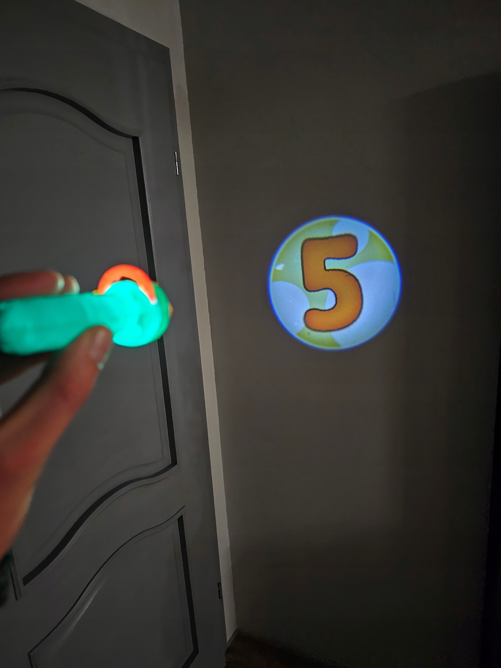 LATARKA PROJEKTOR dla dziecka 3 tarcze 24 SLAJDY mała mini obrazki teatr Marka bez marki