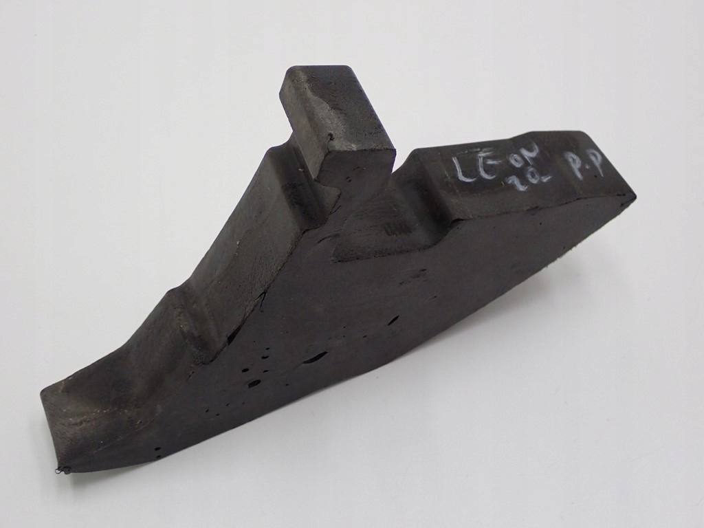 WYGŁUSZENIE OSŁONA BŁOTNIKA PRAWA LEON IV KL 5F 20 Producent części SEAT OE