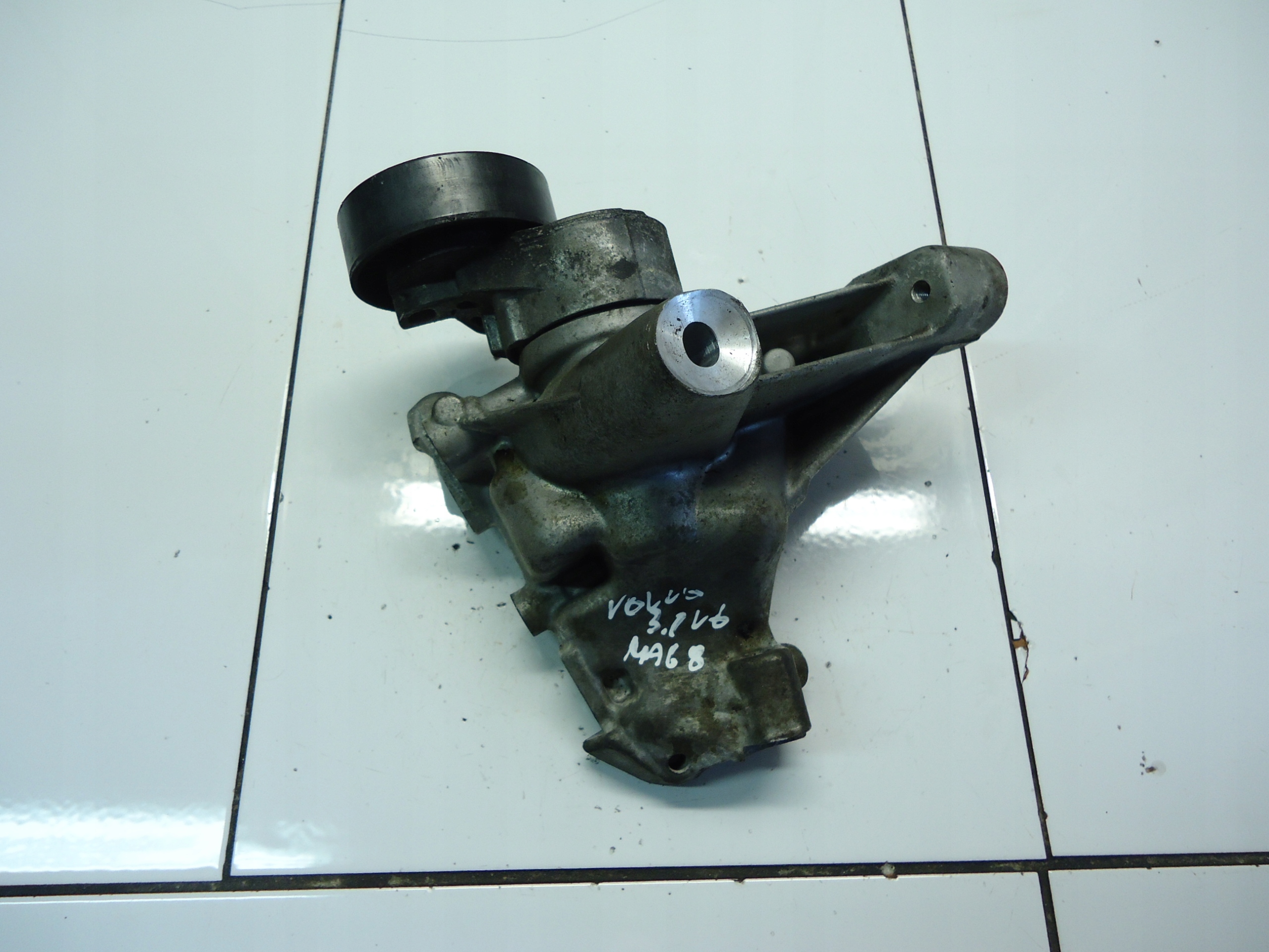 VOLVO S80 XC90 3.2 R6 24V 2007 B6324S engine mount 6G9N-19D624-BC