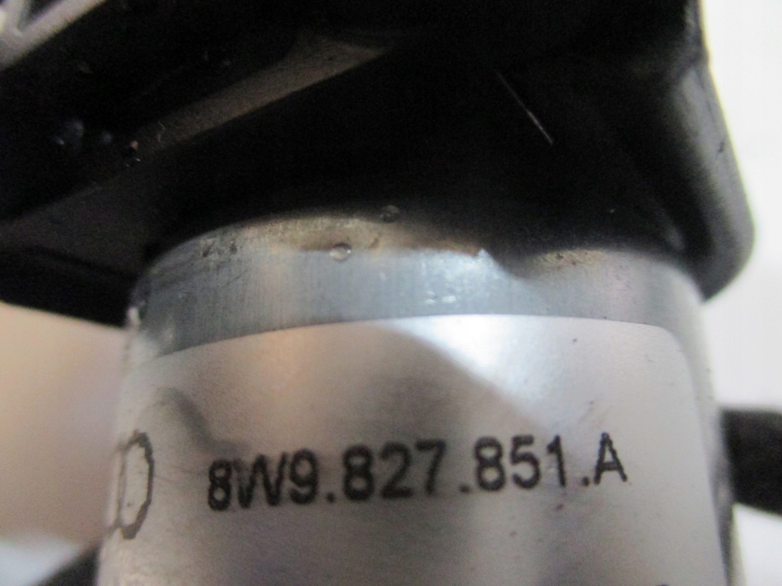 damper bonnet AUDI A4 8W9 B9 8W9827299 8W9827300