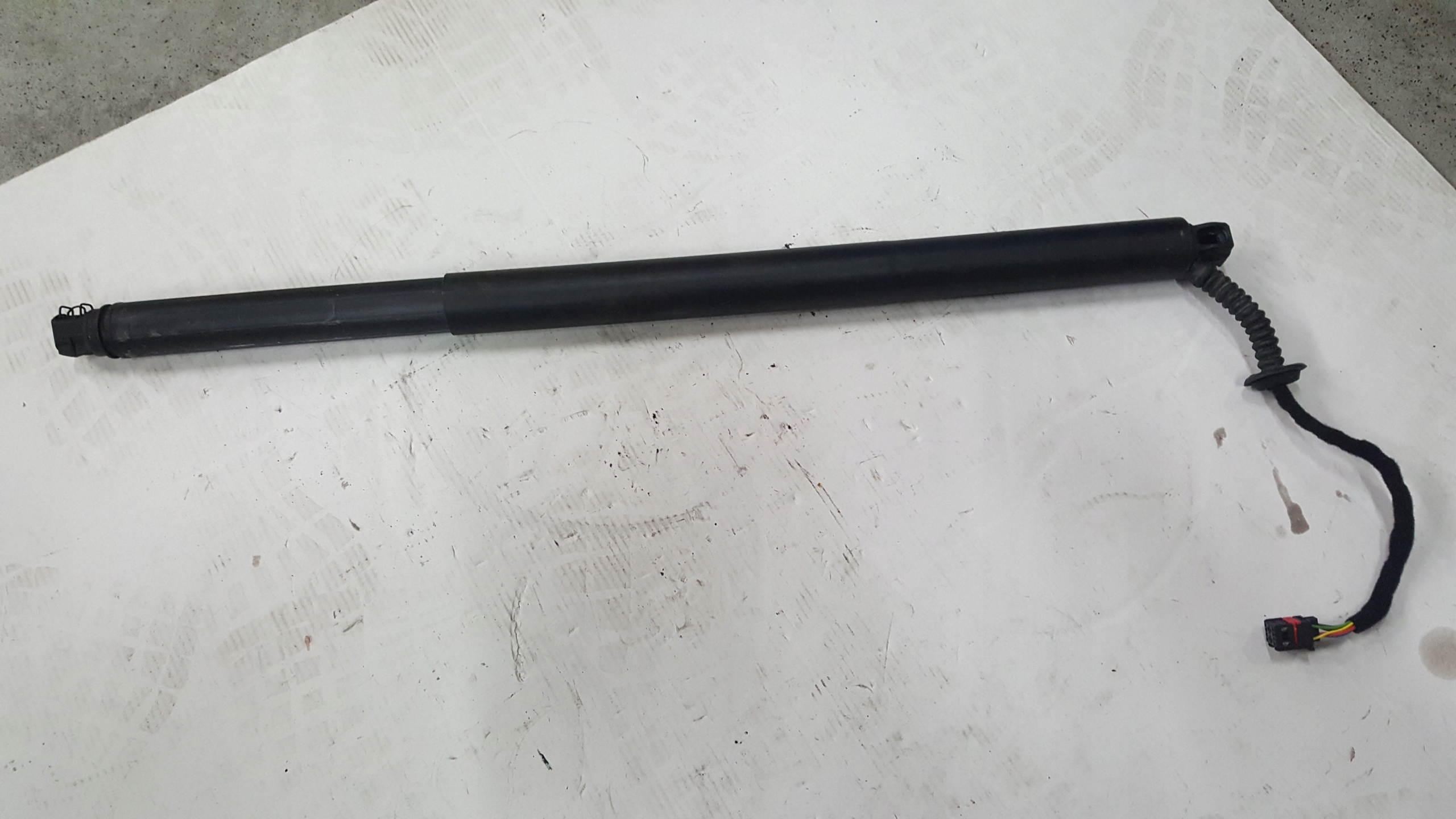 Привід багажника SKODA SUPERB 3V9827851F