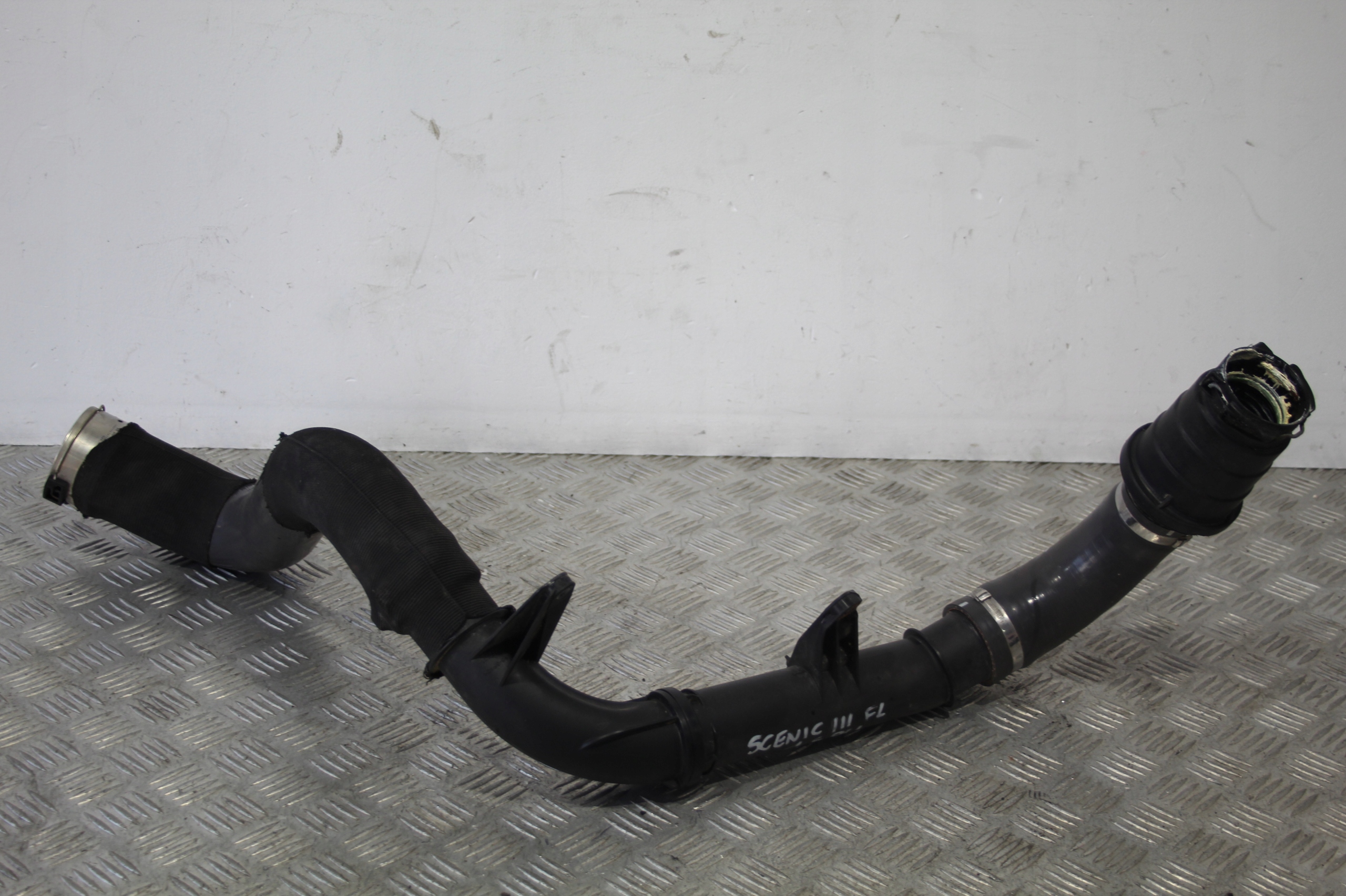 1073746S01 - ШЛАНГ ДЛЯ ИНТЕРКУЛЕРА SCENIC III 3 LIFT