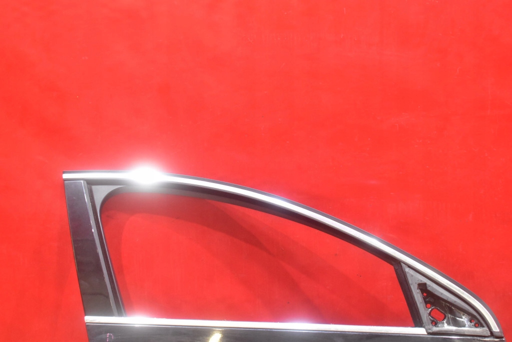 DRZWI PRAWE PRZÓD PRZEDNIE CZARNE VOLVO S60 2 II LIFT 13-20 Numer katalogowy części VOLVO