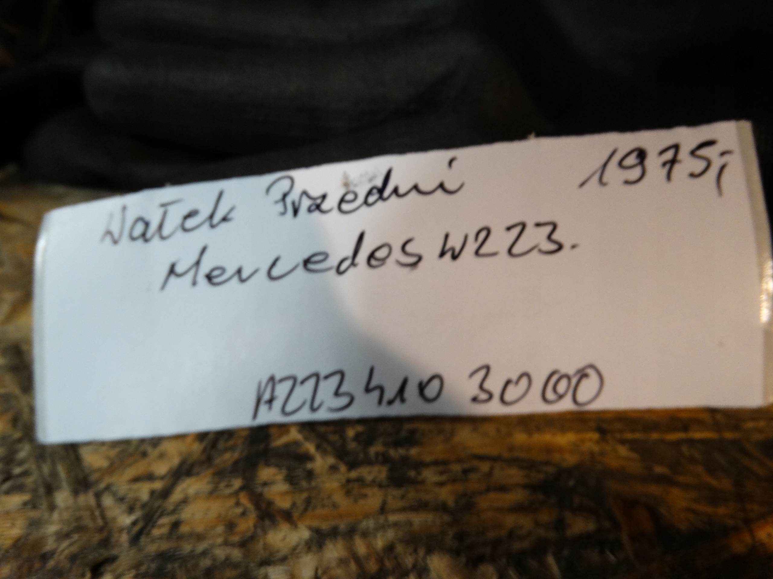 IDEALNY cam NAPEDOWY front MERCEDES W223 1
