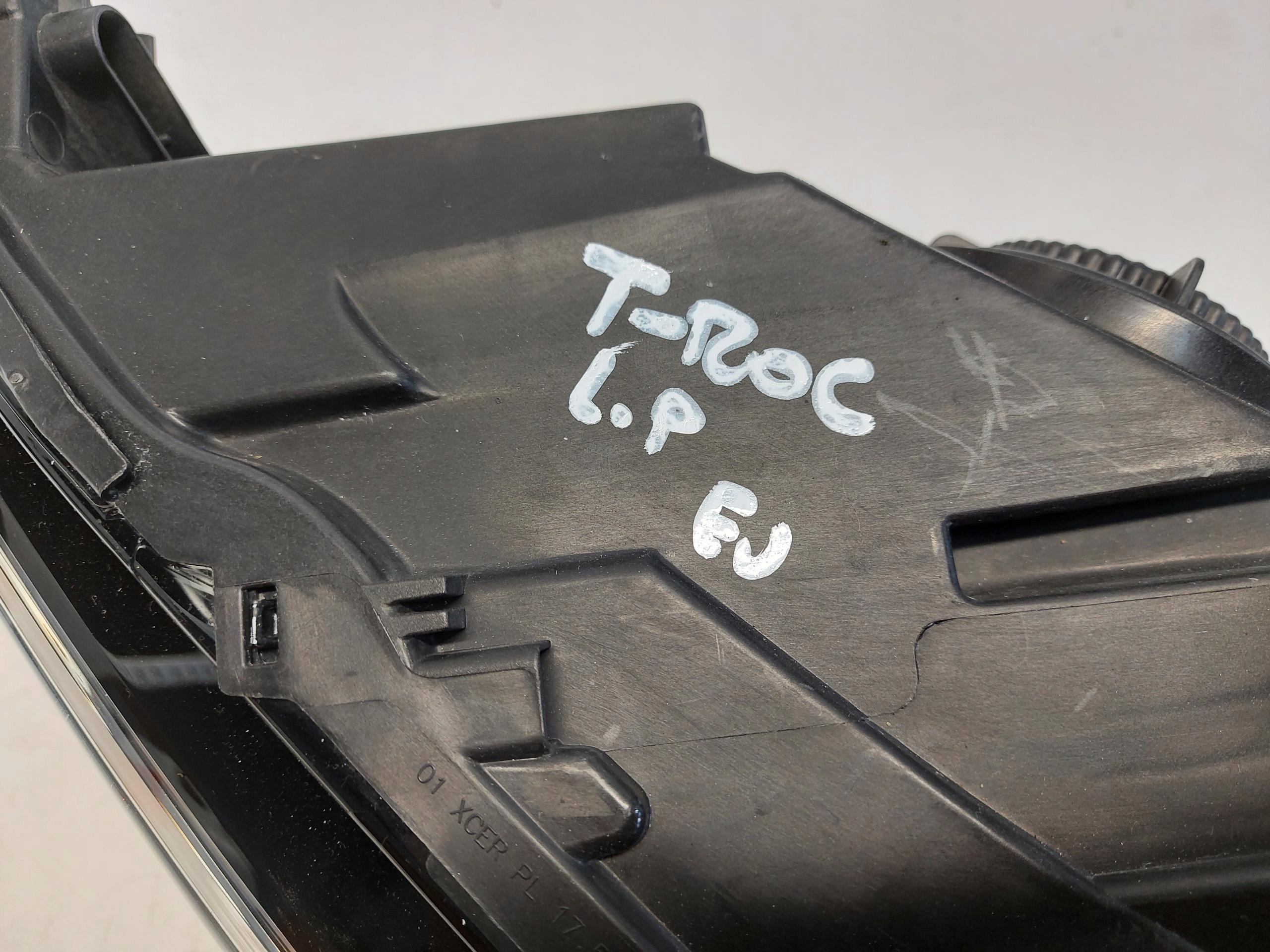 VW T-Roc light front right 2GA941035D