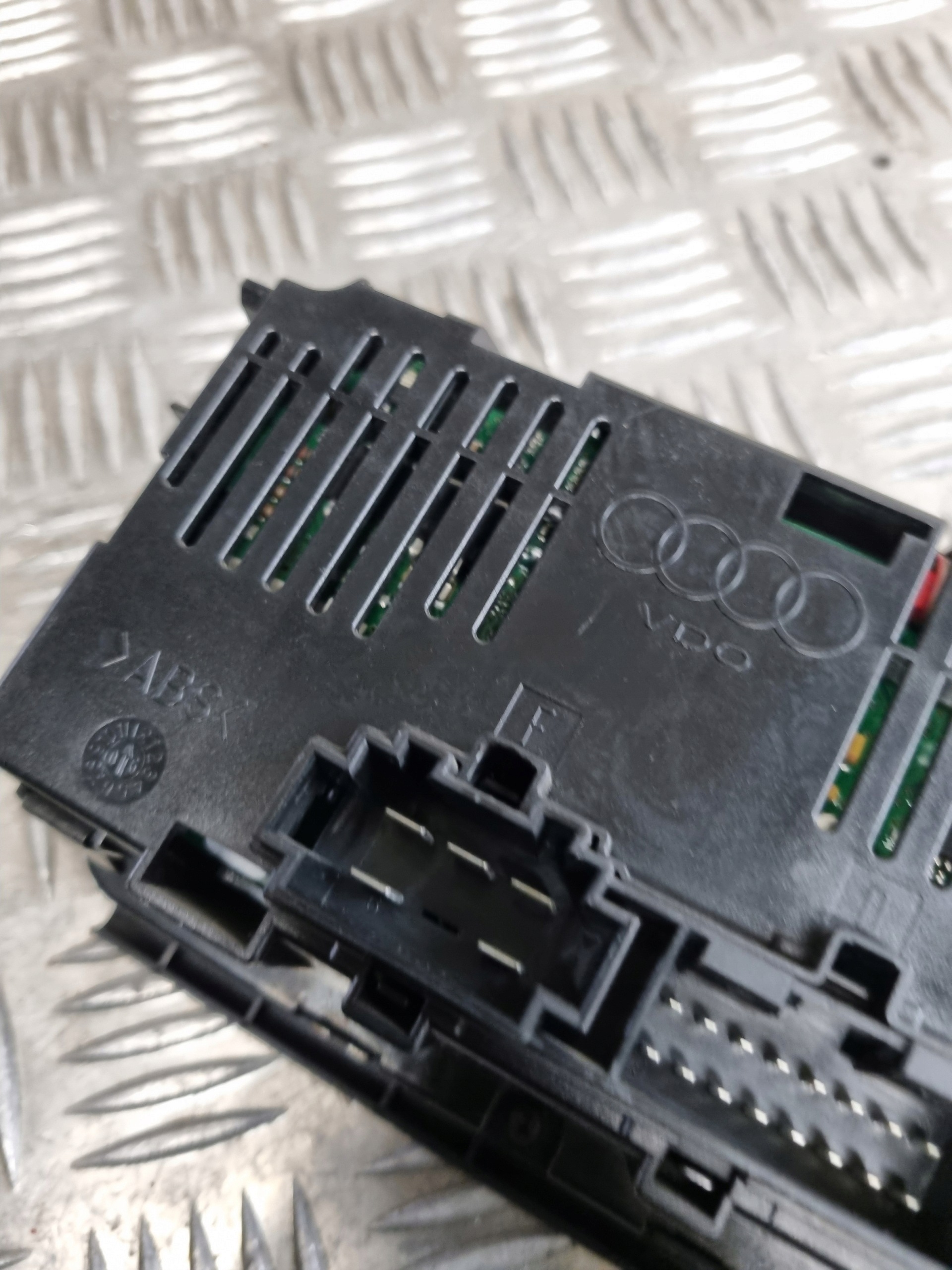 air conditioning control panel AUDI A4 B7