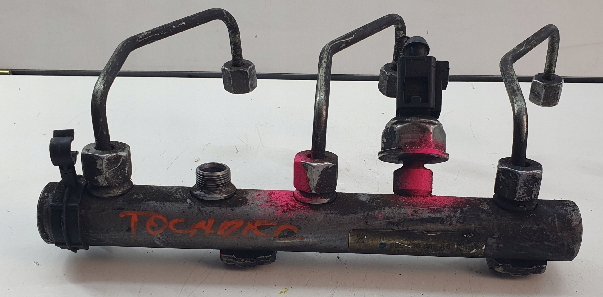VW Touareg 7L Lift 07- 3.0 Tdi BKS injection ramp left sensor