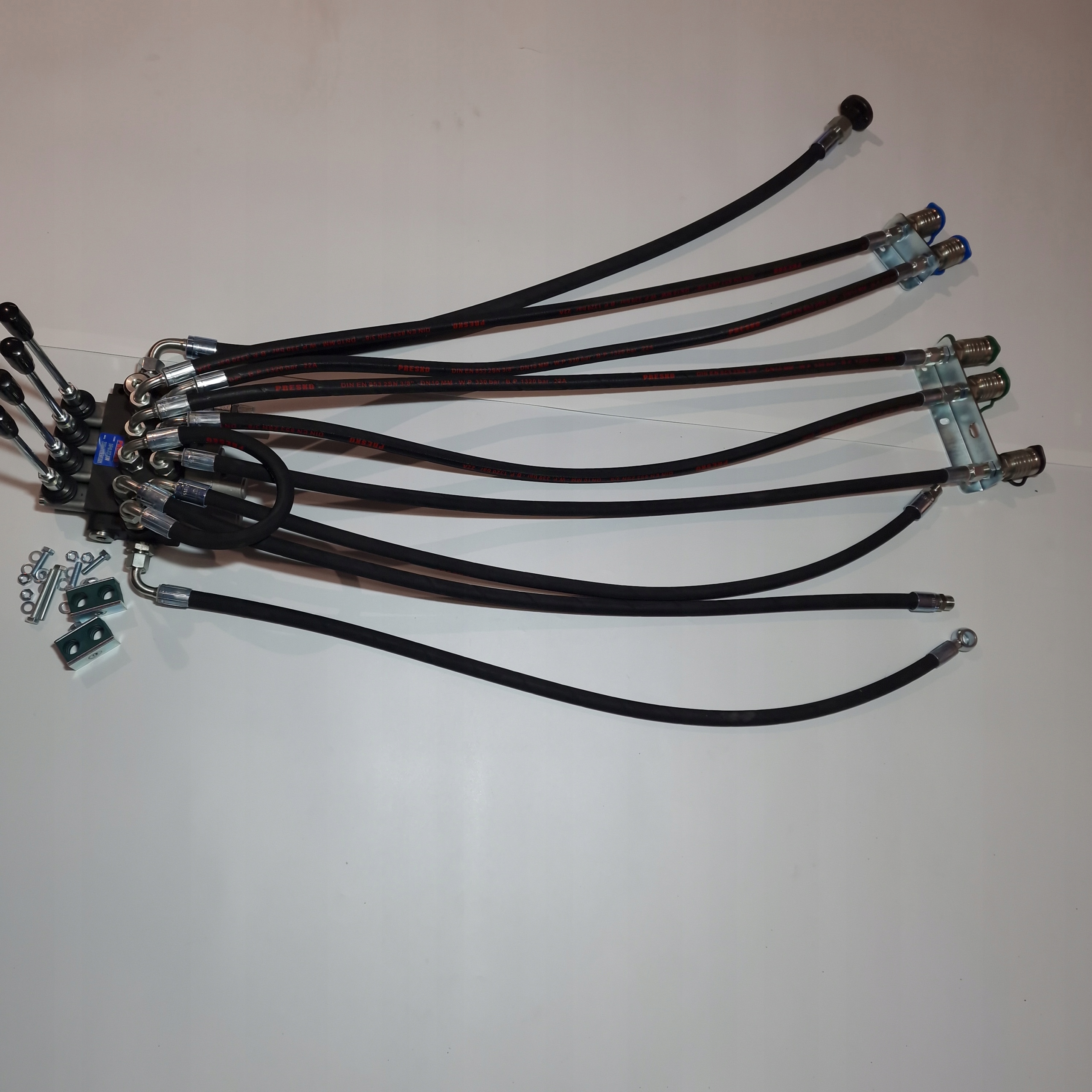 Rozdělovač 4 Sekcí T-25 Vladimirec Pro Zvedák Kypry Sklápění Přívěsu