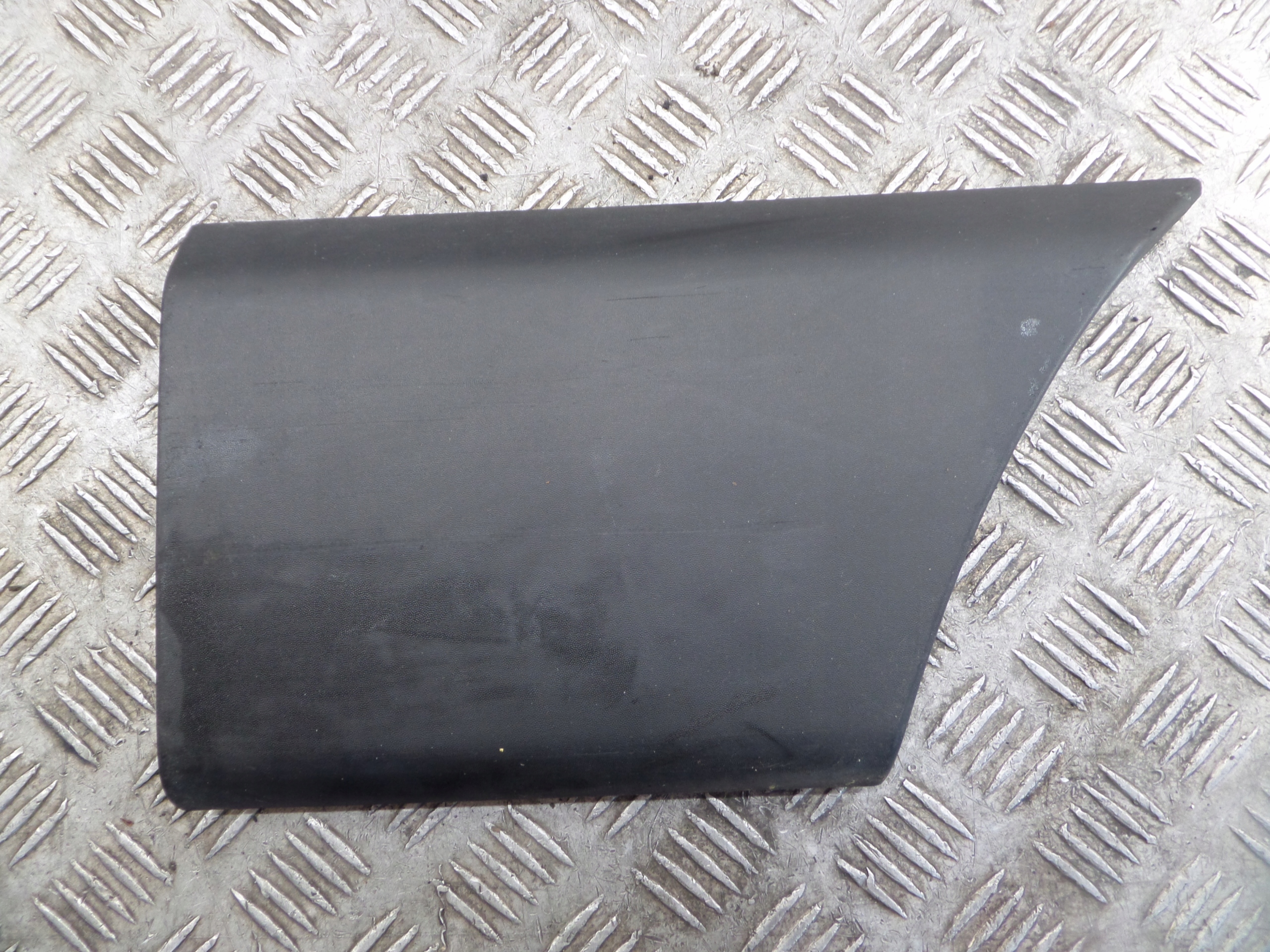 moulding right rear part 768F30005R RENAULT MASTER III