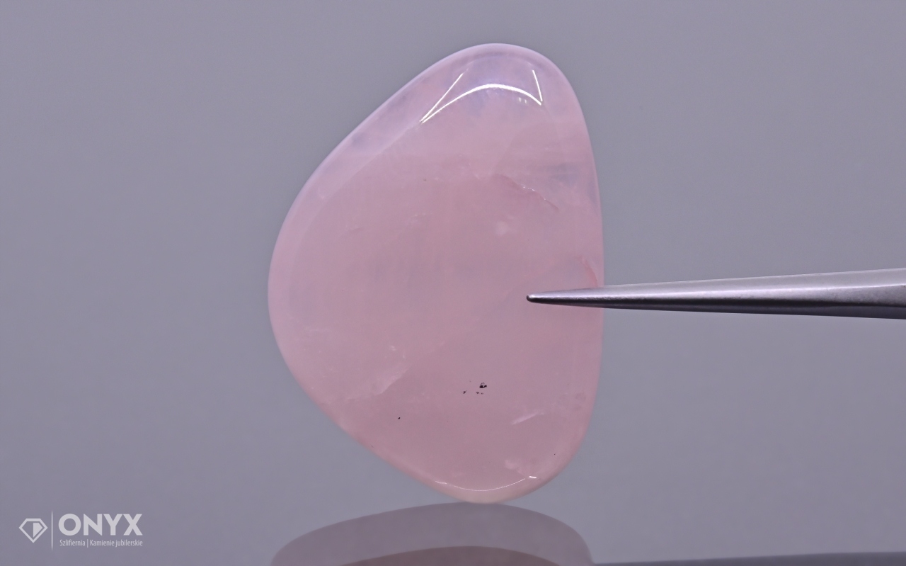 Křemen růžový konvexní nepravidelná deska 29x21 mm