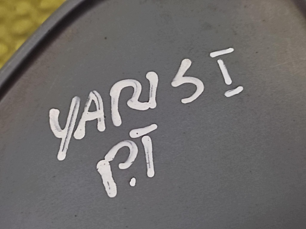 TOYOTA YARIS and light right rear part