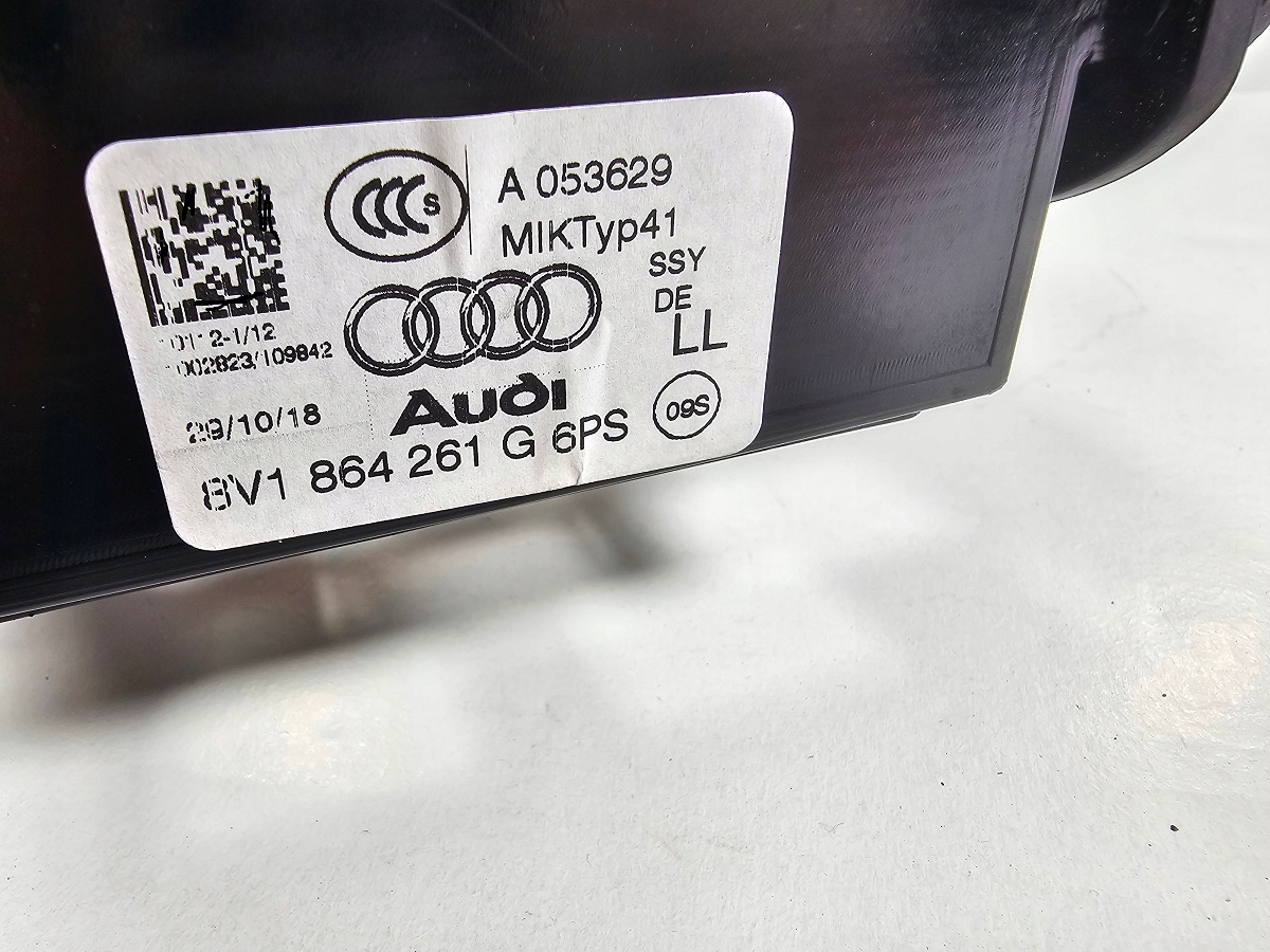 Audi A3 8V панель рамка Держатель на Чашки 8V1864261