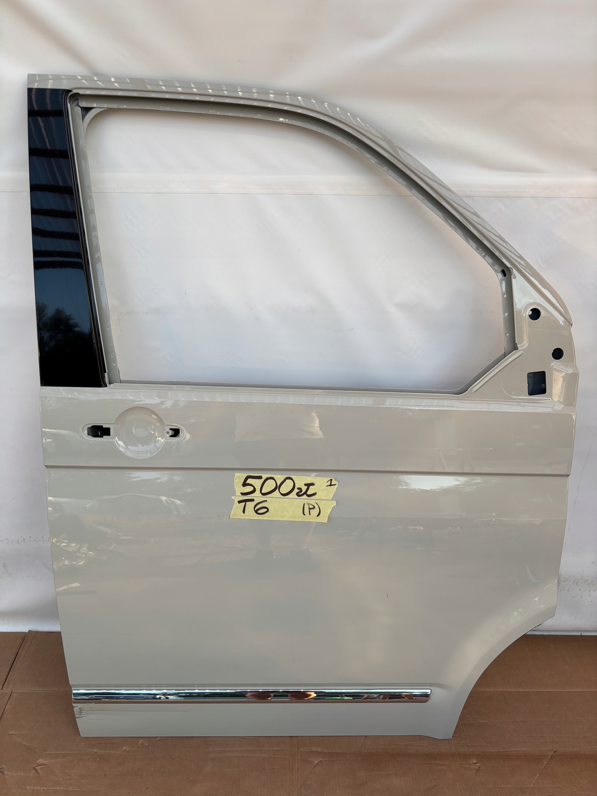 VW T6 TRANSPORTER MULTIVAN 15- door front right BEZOWE chrom