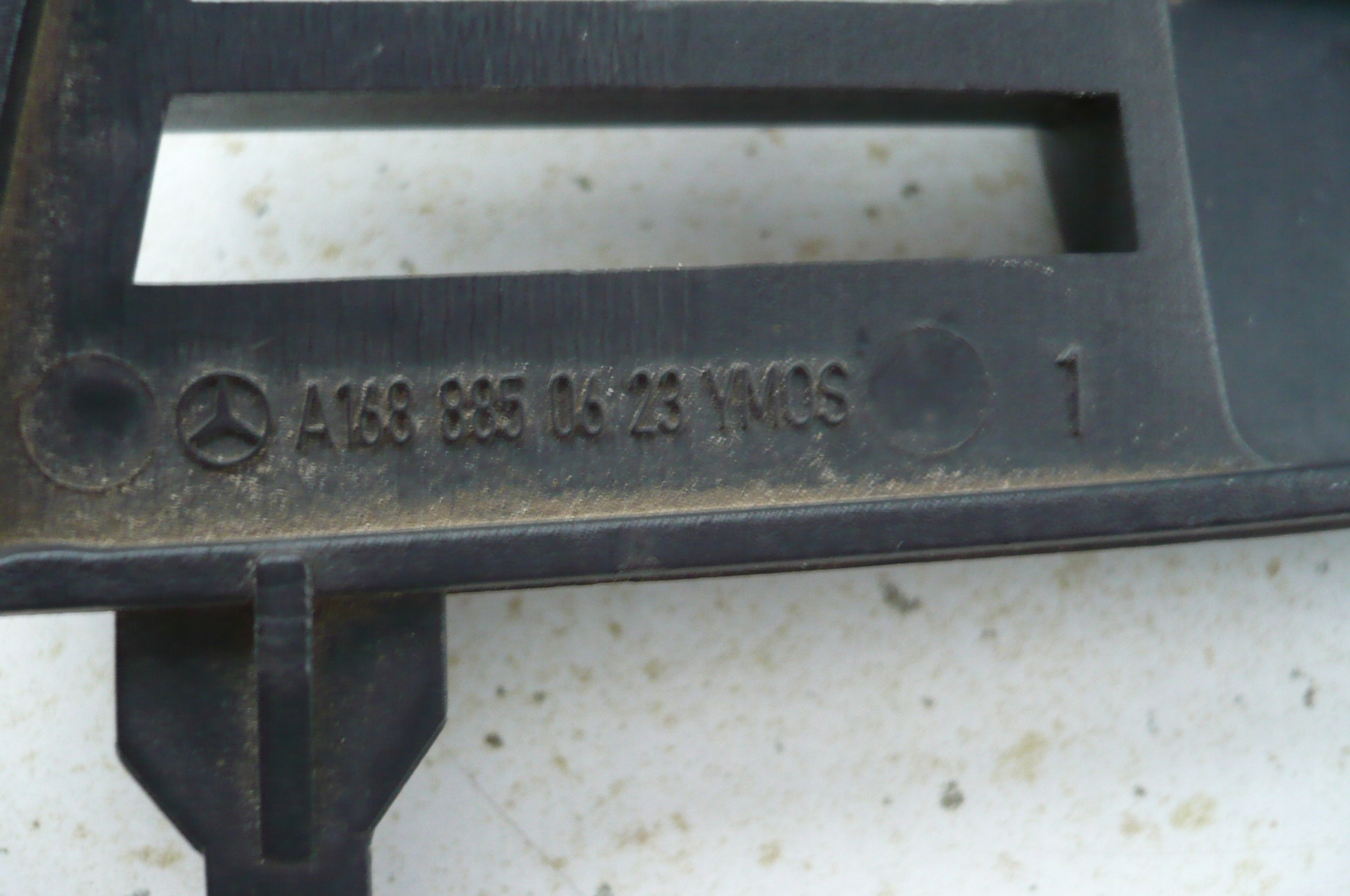 MERCEDES A-KLASA W168 towing hook cap bumper front 97-00 Rok