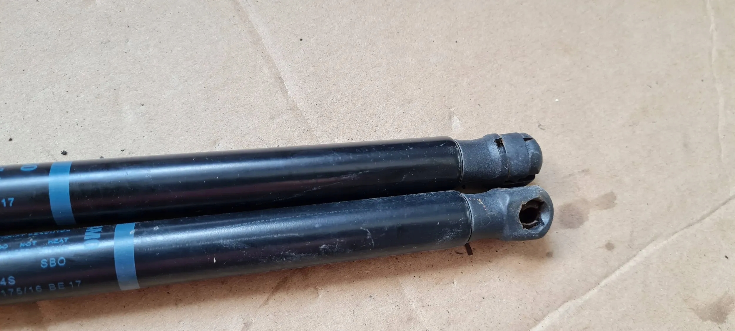 Q7 4M II damper SILOWNIKI bonnet boot rear part 4M0827552A 2X