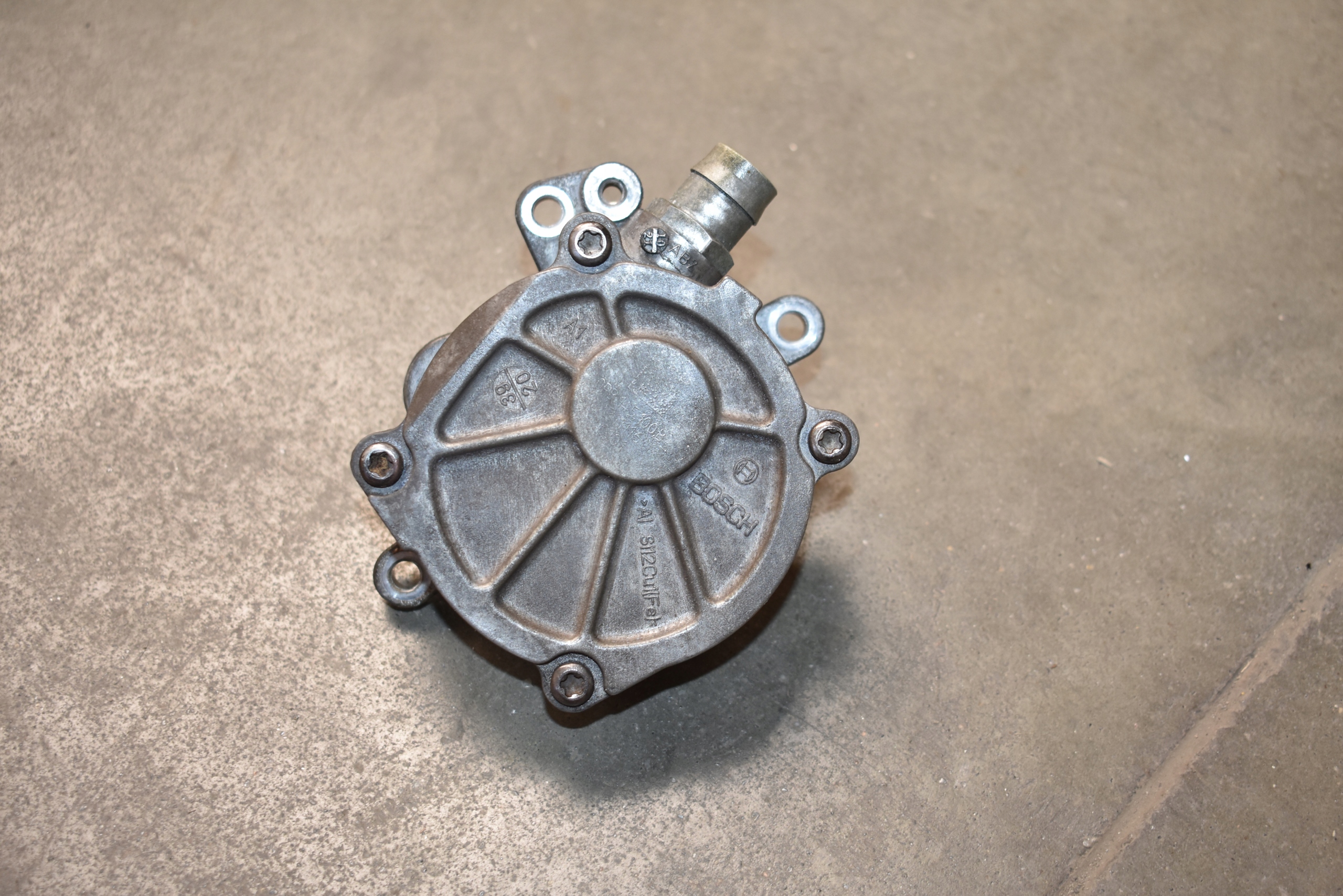 IDEALNA pump vacual VACUM PORSCHE BOXSTER 718 982 1