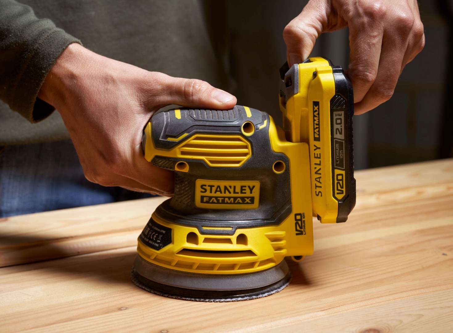 STANLEY AKUMULATOROWA SZLIFIERKA OSCYLACYJNA V20 18V 125 MM Rodzaj zasilania akumulatorowe