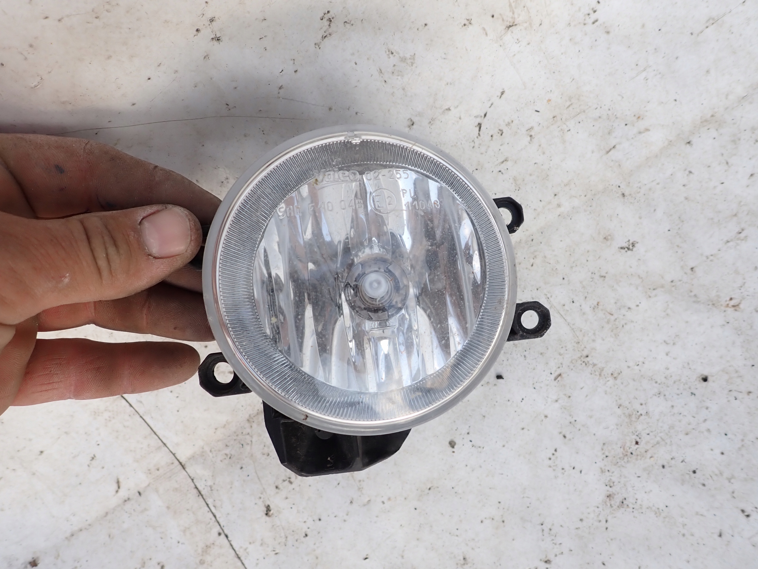 TOYOTA fog light left front 81220-02110