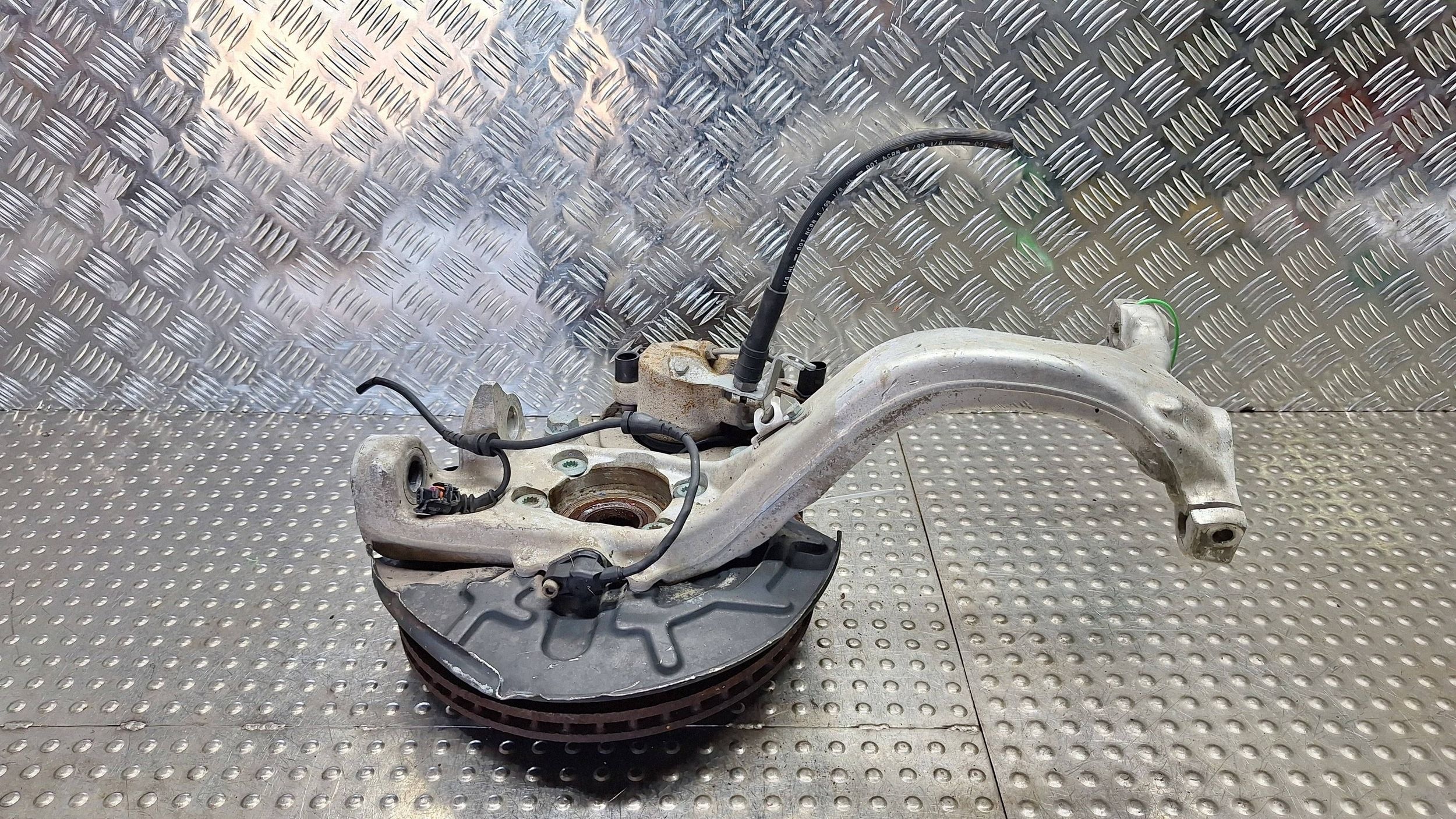 otoč čepu levý předek 8E0257F 8E0407257F AUDI A4 B6 B7 EXEO 1.9TDI