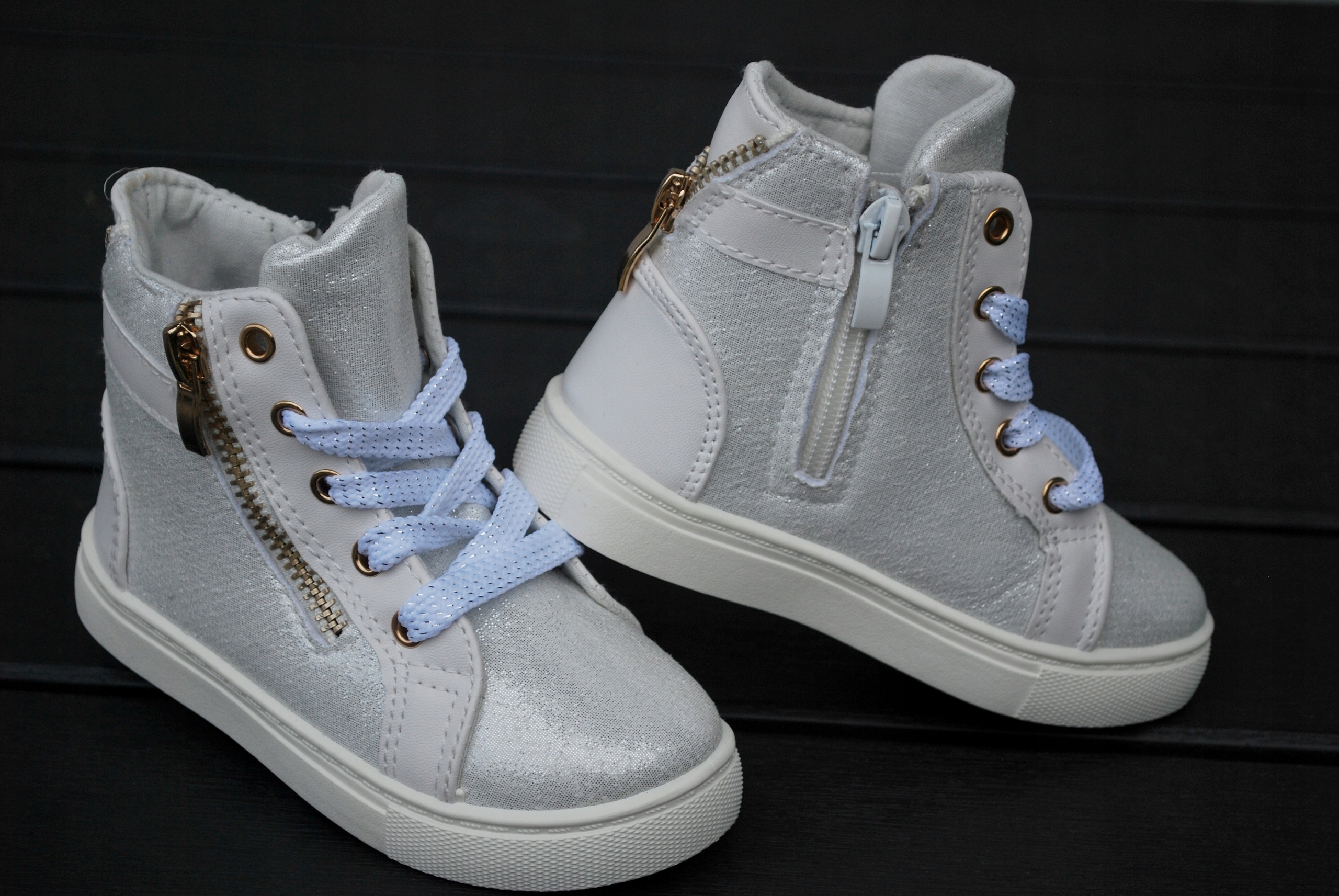 SREBRZYSTE TRZEWIKI NA SUWAK r.26 / 15,8cm Płeć dziewczynki