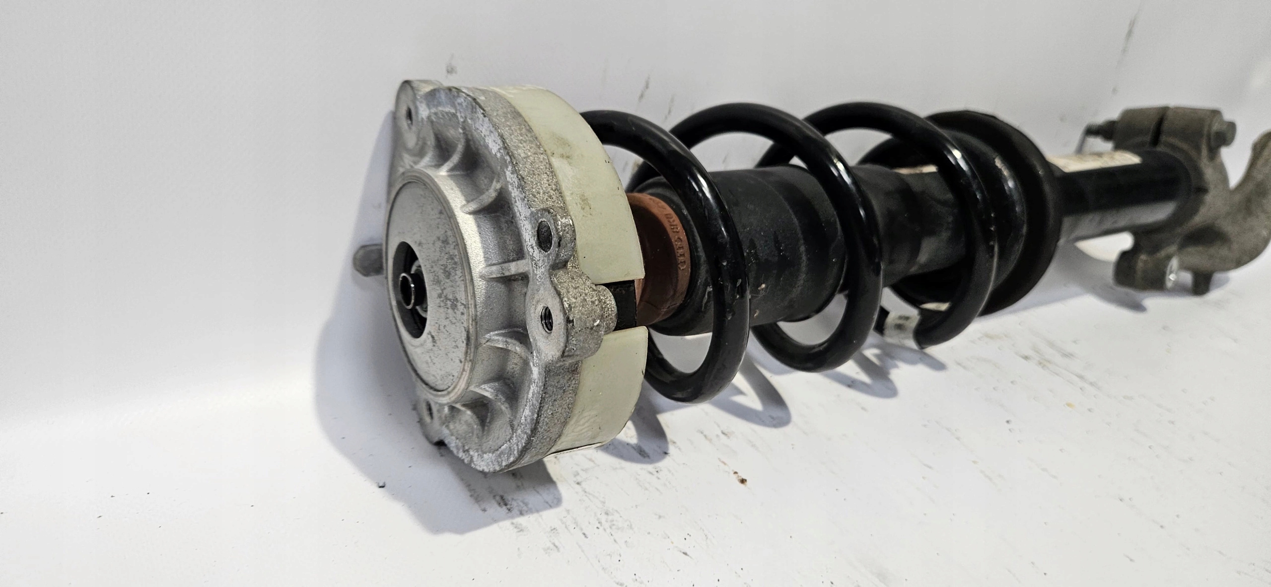shock absorber left front AKTYWNY AUDI A4 B9 A5 8W S5