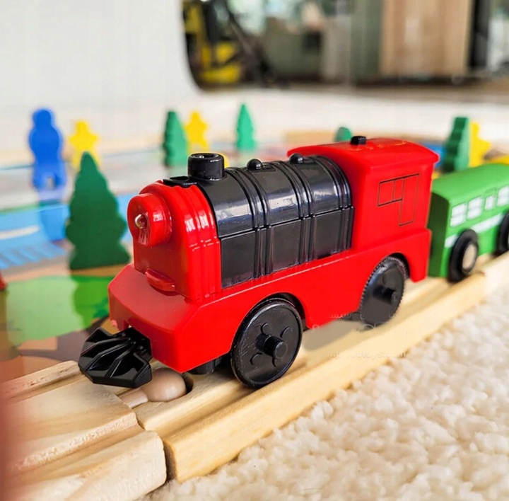 DREWNIANA KOLEJKA Z MATĄ TORY ELEKTRYCZNA CIUCHCIA ZESTAW MOTESSORI Marka bez marki