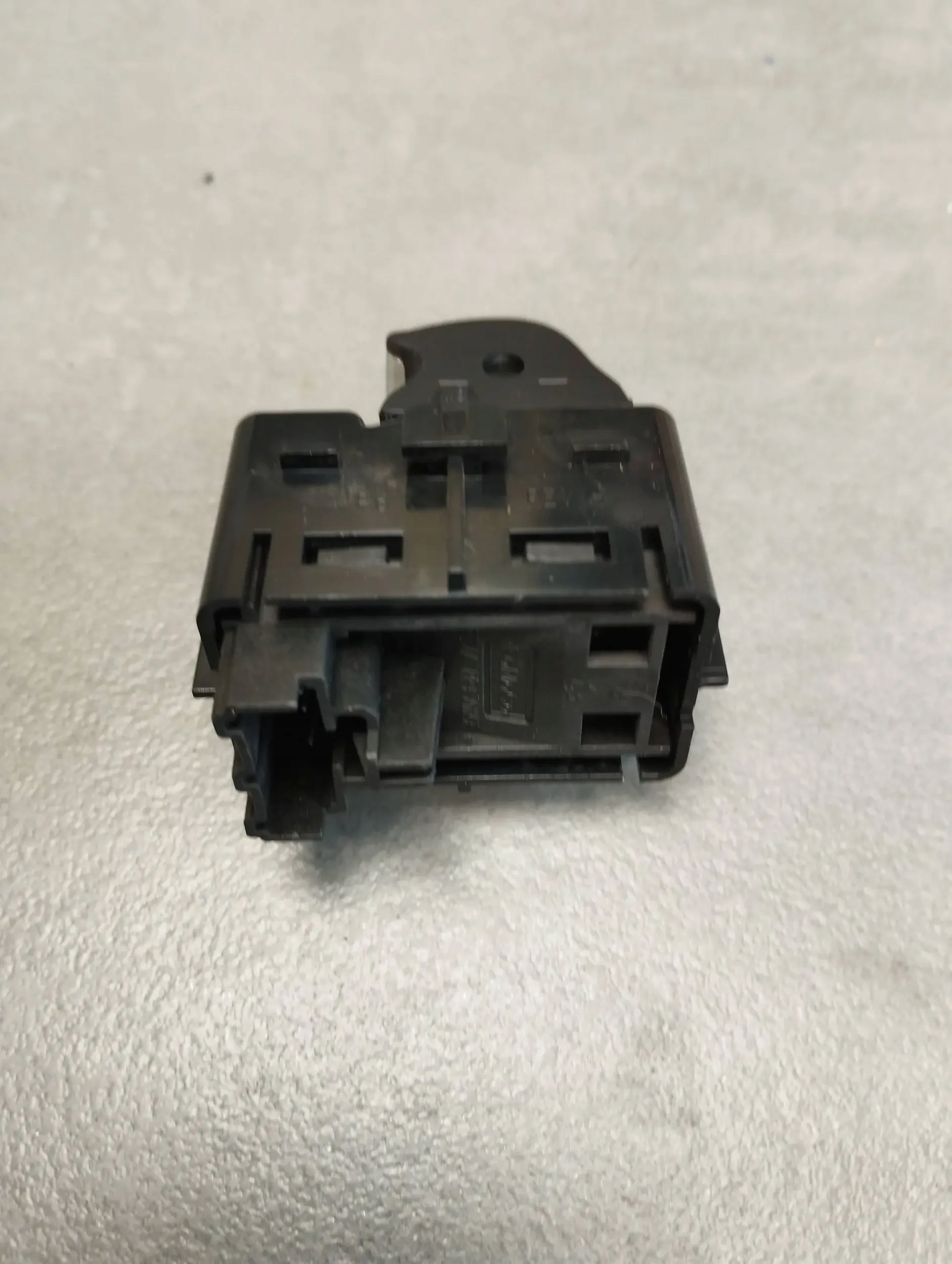 Ford Mondeo MK5 switch windows DG9T-14529-ABW