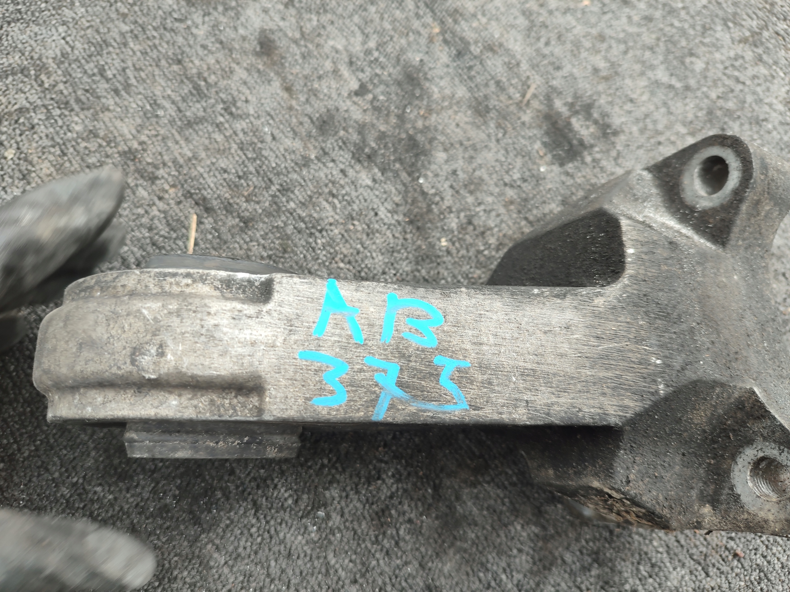 holder engine mount Renault Master III 113757025R